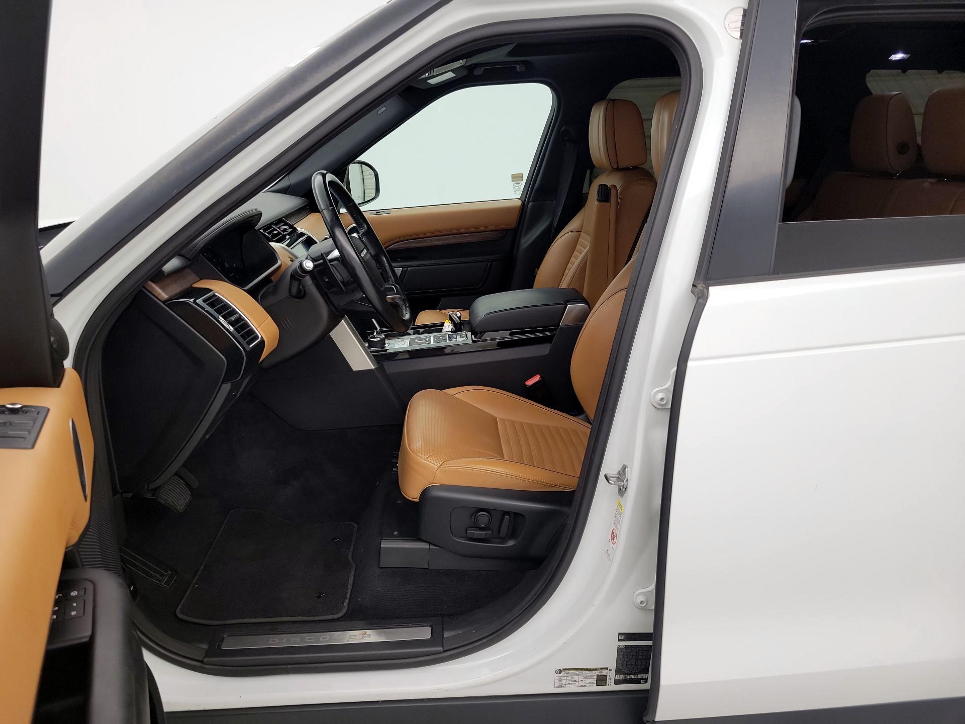 Thumbnail: 2019 Land Rover Discovery - 11