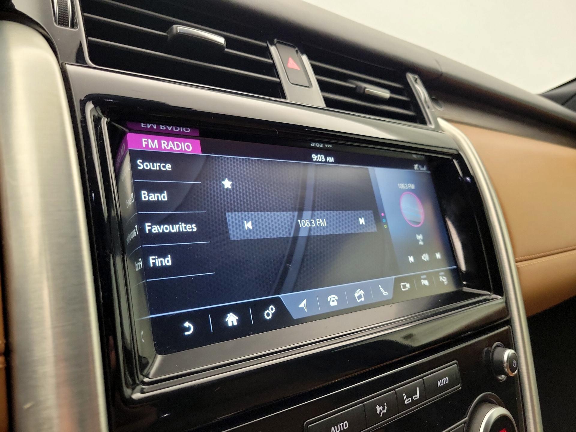 Thumbnail: 2019 Land Rover Discovery - 16