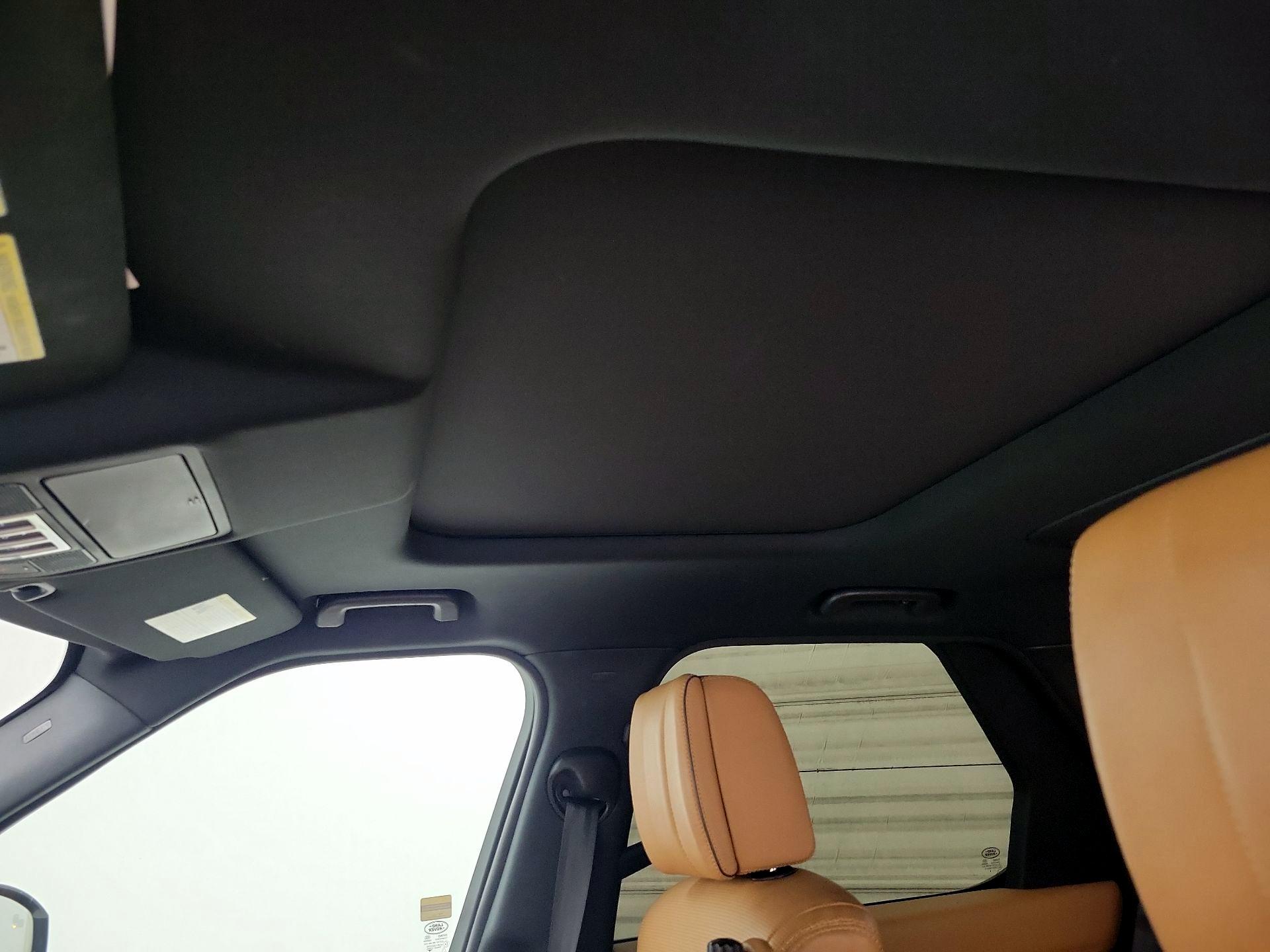 Thumbnail: 2019 Land Rover Discovery - 20