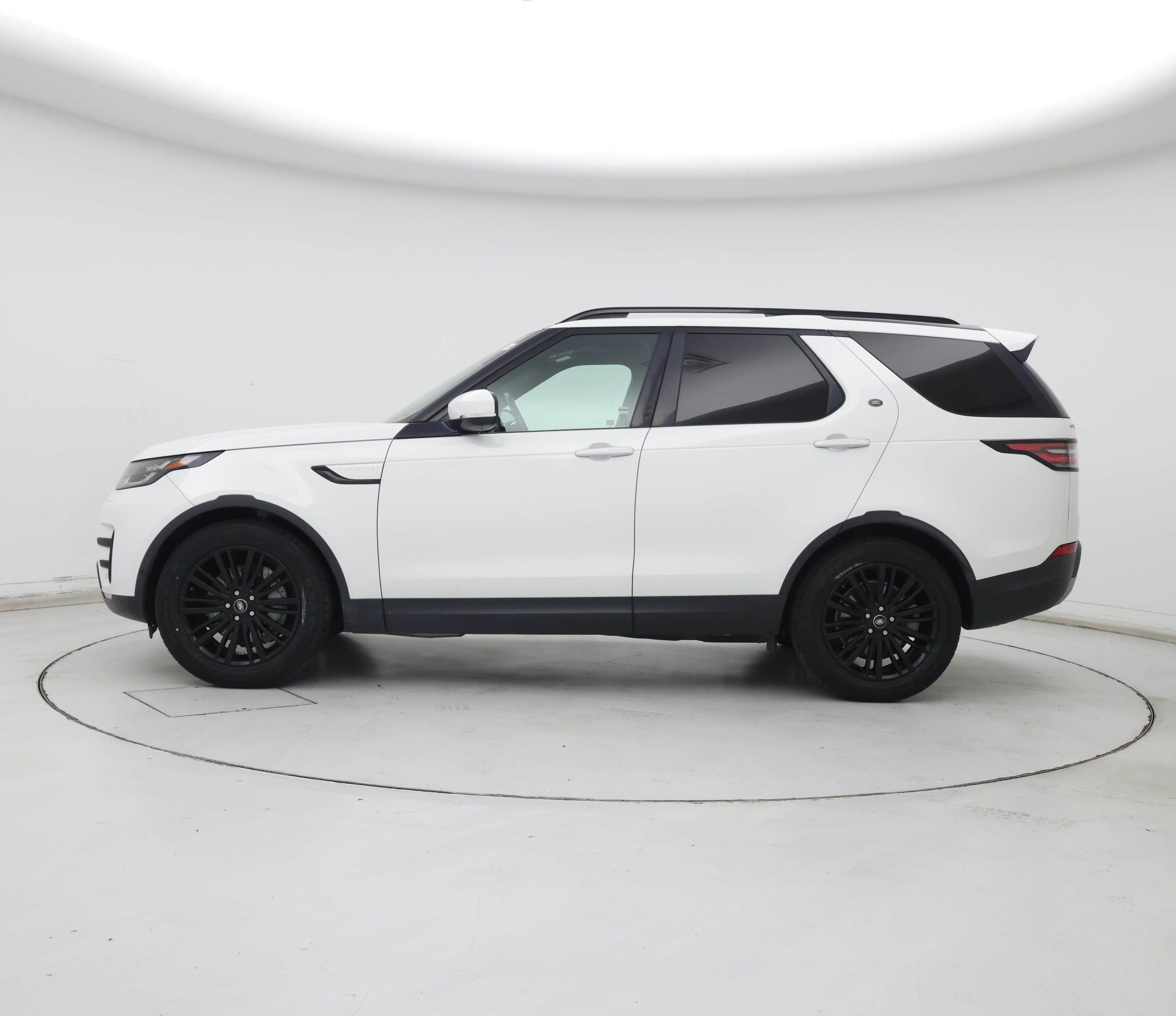 Thumbnail: 2019 Land Rover Discovery - 3