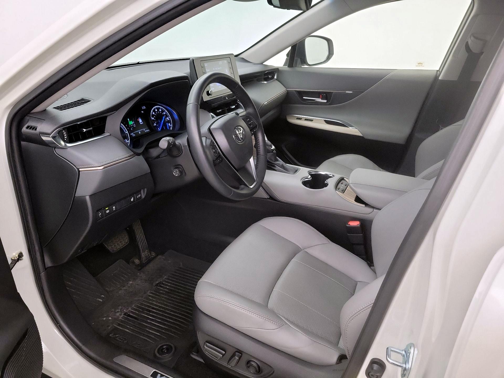 Thumbnail: 2021 Toyota Venza - 11