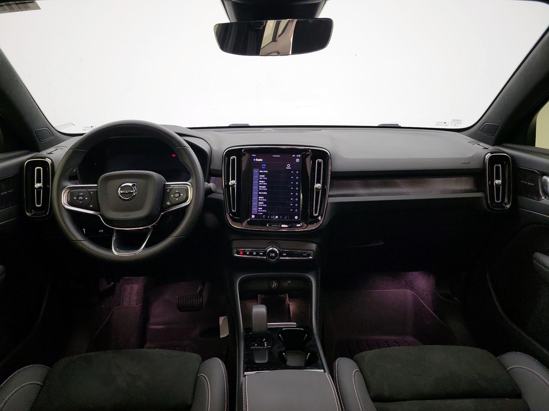 Thumbnail: 2022 Volvo C40 - 9