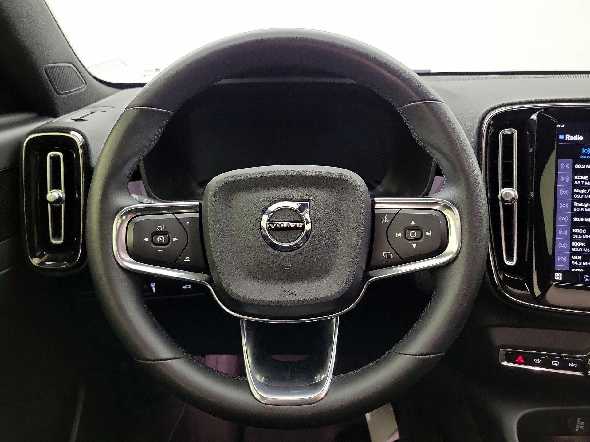 Thumbnail: 2022 Volvo C40 - 10