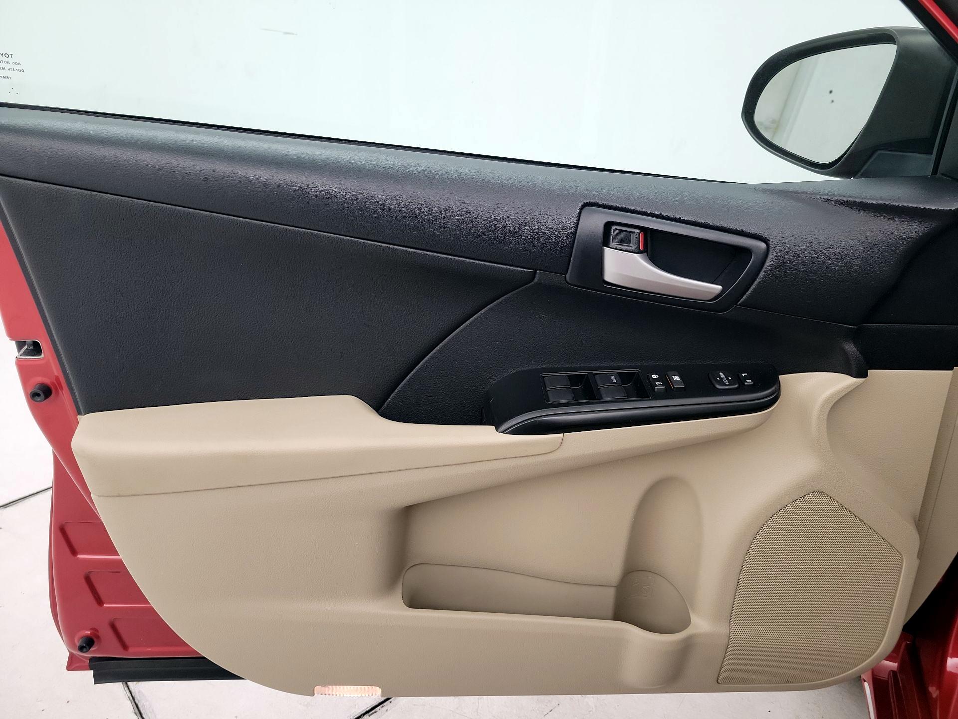 Thumbnail: 2014 Toyota Camry - 12