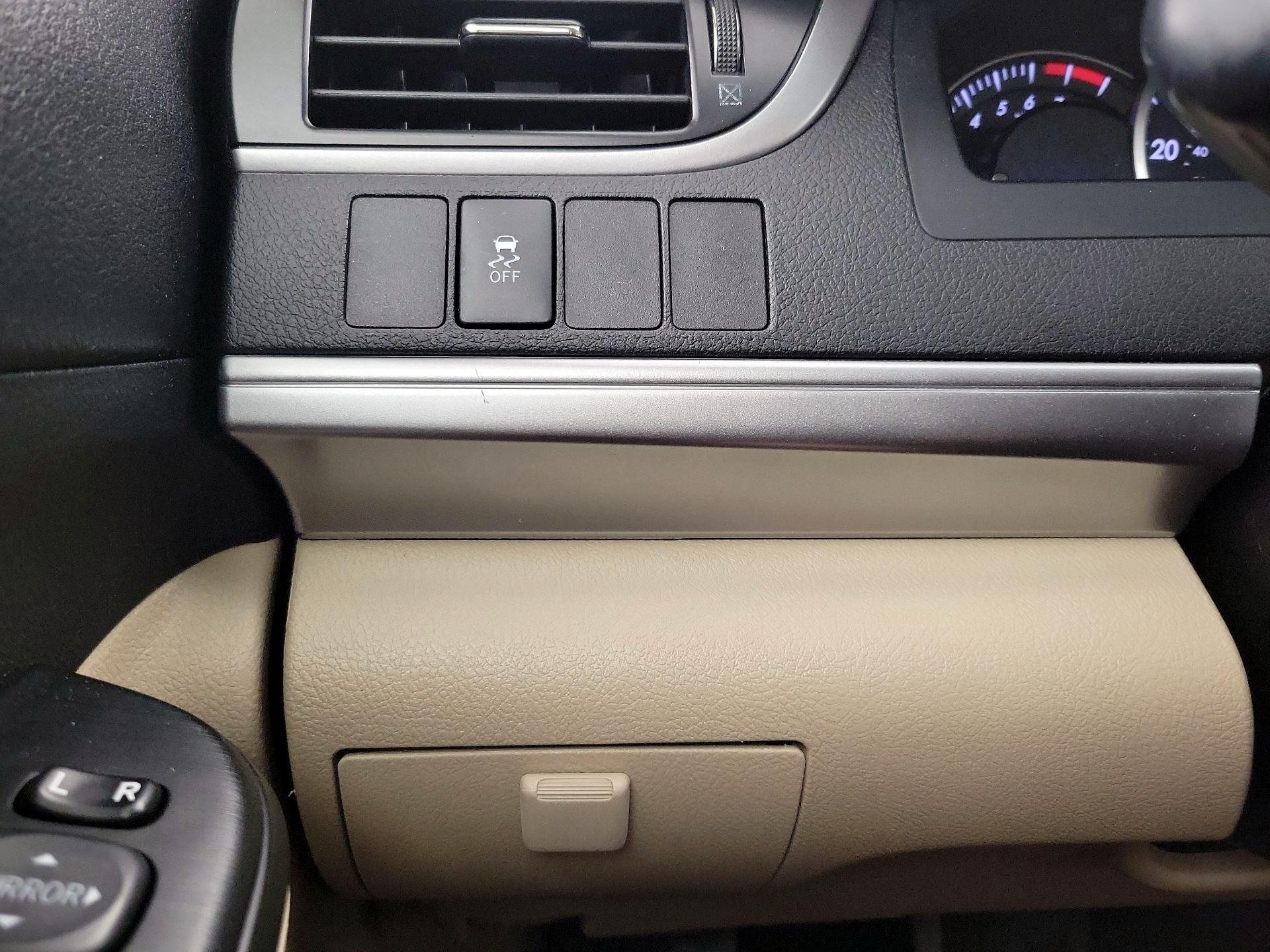 Thumbnail: 2014 Toyota Camry - 13