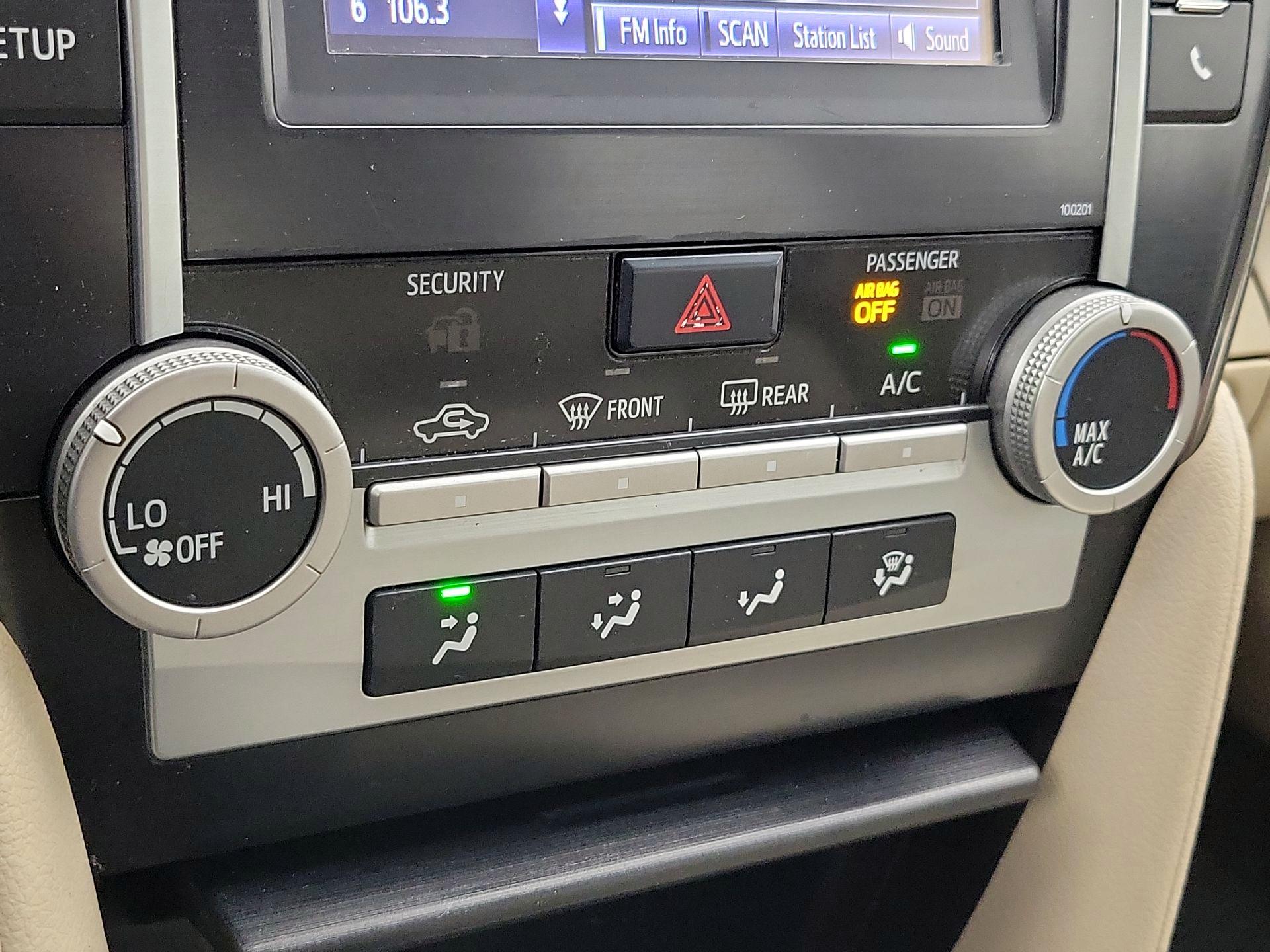 Thumbnail: 2014 Toyota Camry - 16