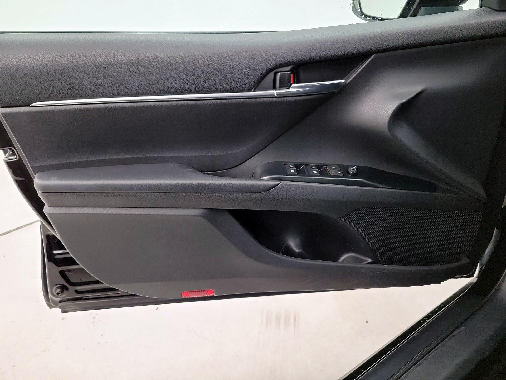 Thumbnail: 2020 Toyota Camry - 12