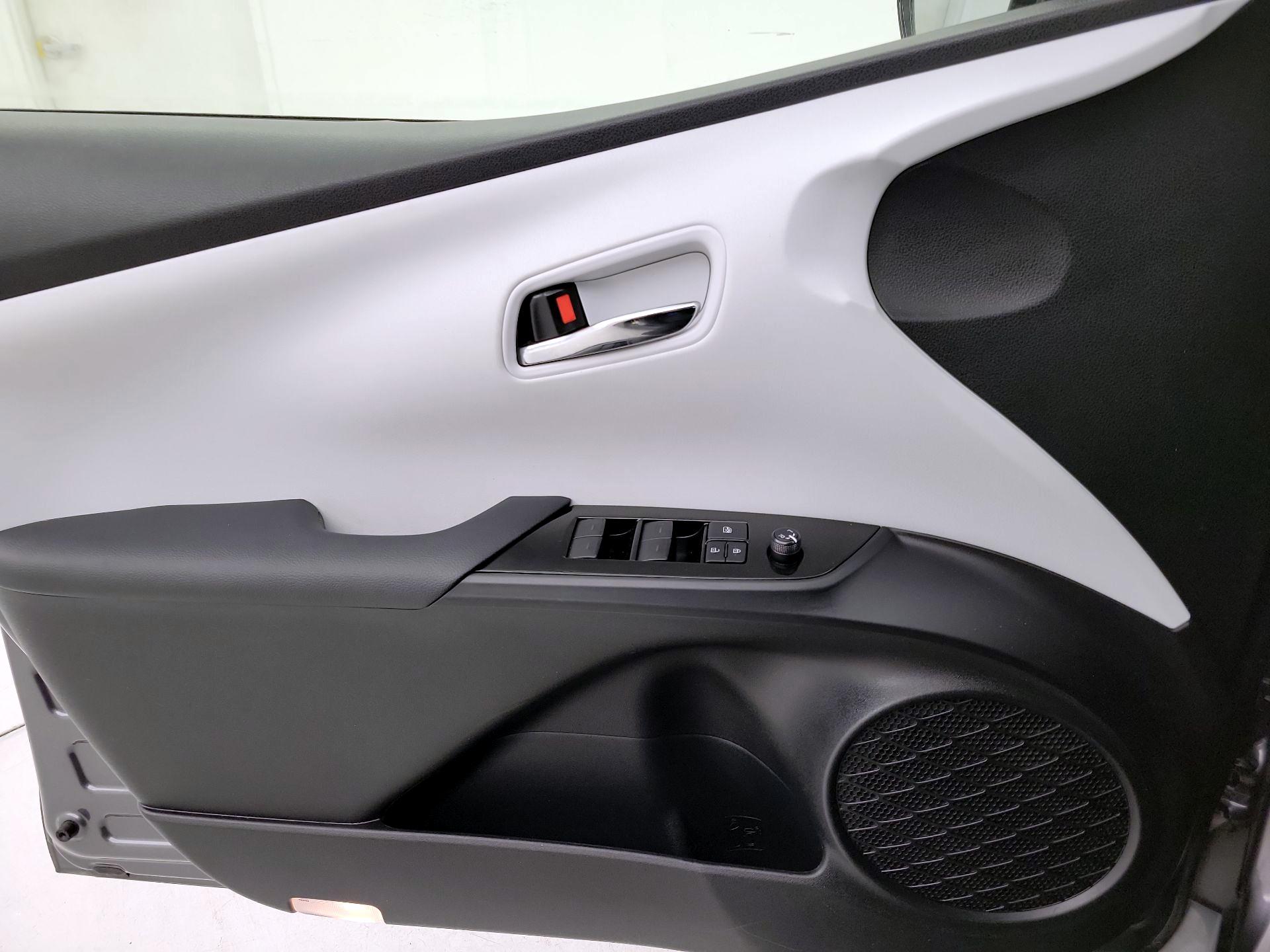 Thumbnail: 2019 Toyota Prius - 12
