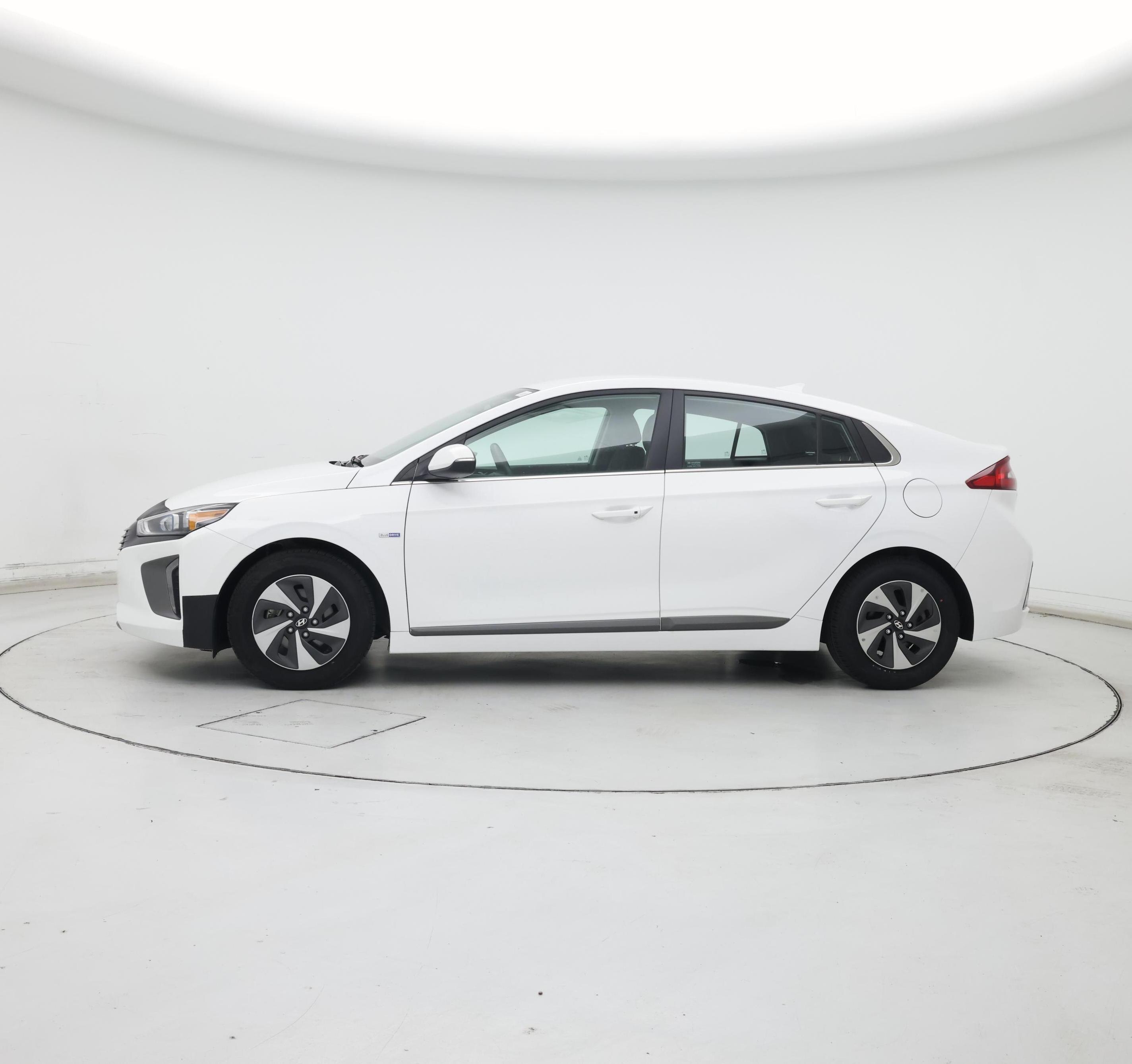 Thumbnail: 2019 Hyundai Ioniq - 3