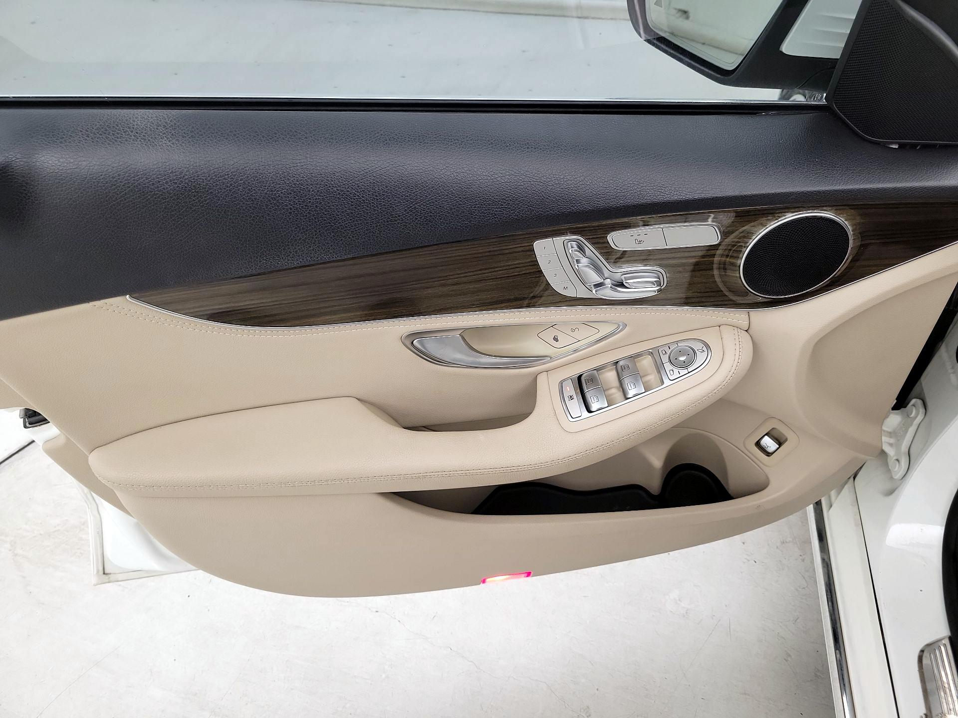 Thumbnail: 2016 Mercedes-Benz C-Class - 12