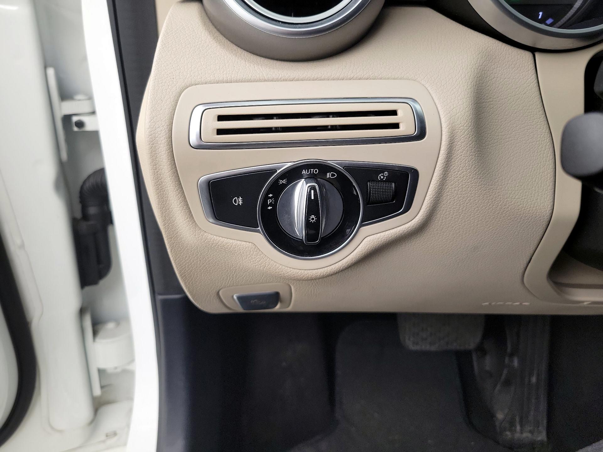 Thumbnail: 2016 Mercedes-Benz C-Class - 13