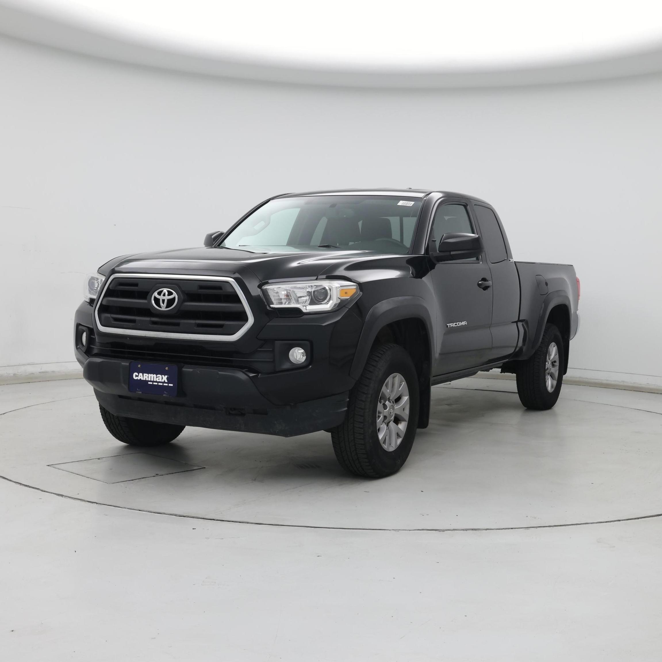 Thumbnail: 2017 Toyota Tacoma - 4