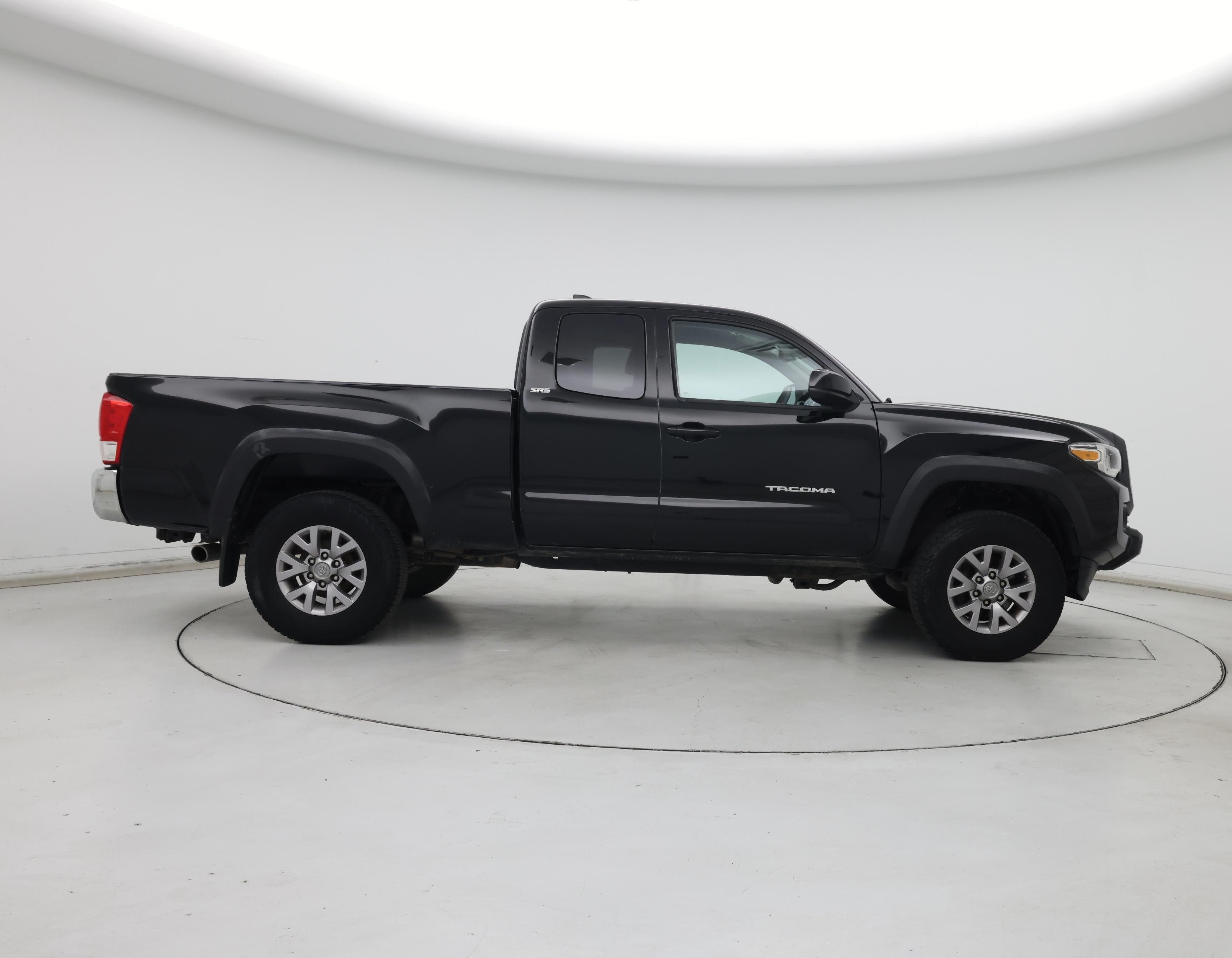 Thumbnail: 2017 Toyota Tacoma - 7