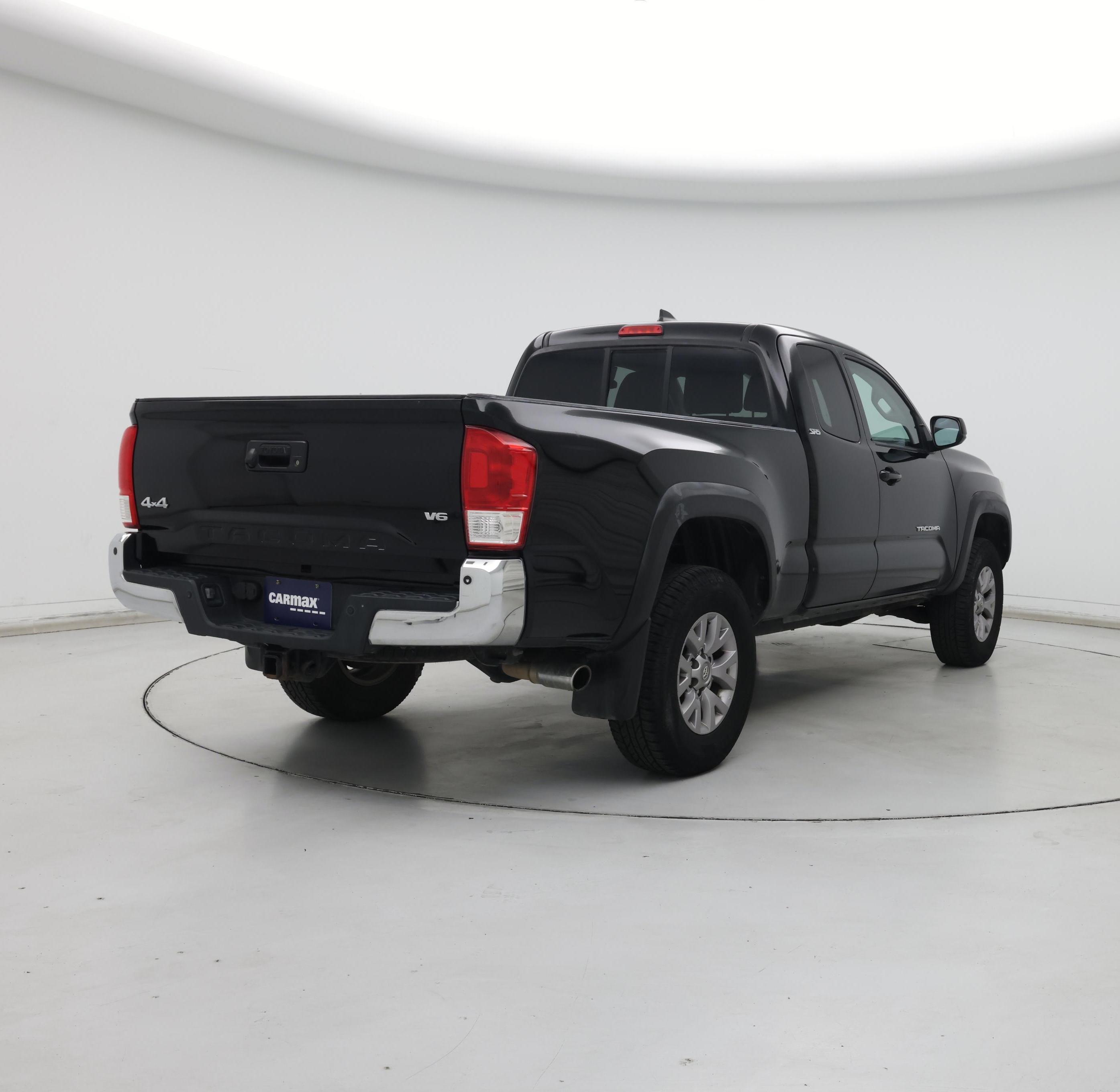 Thumbnail: 2017 Toyota Tacoma - 8