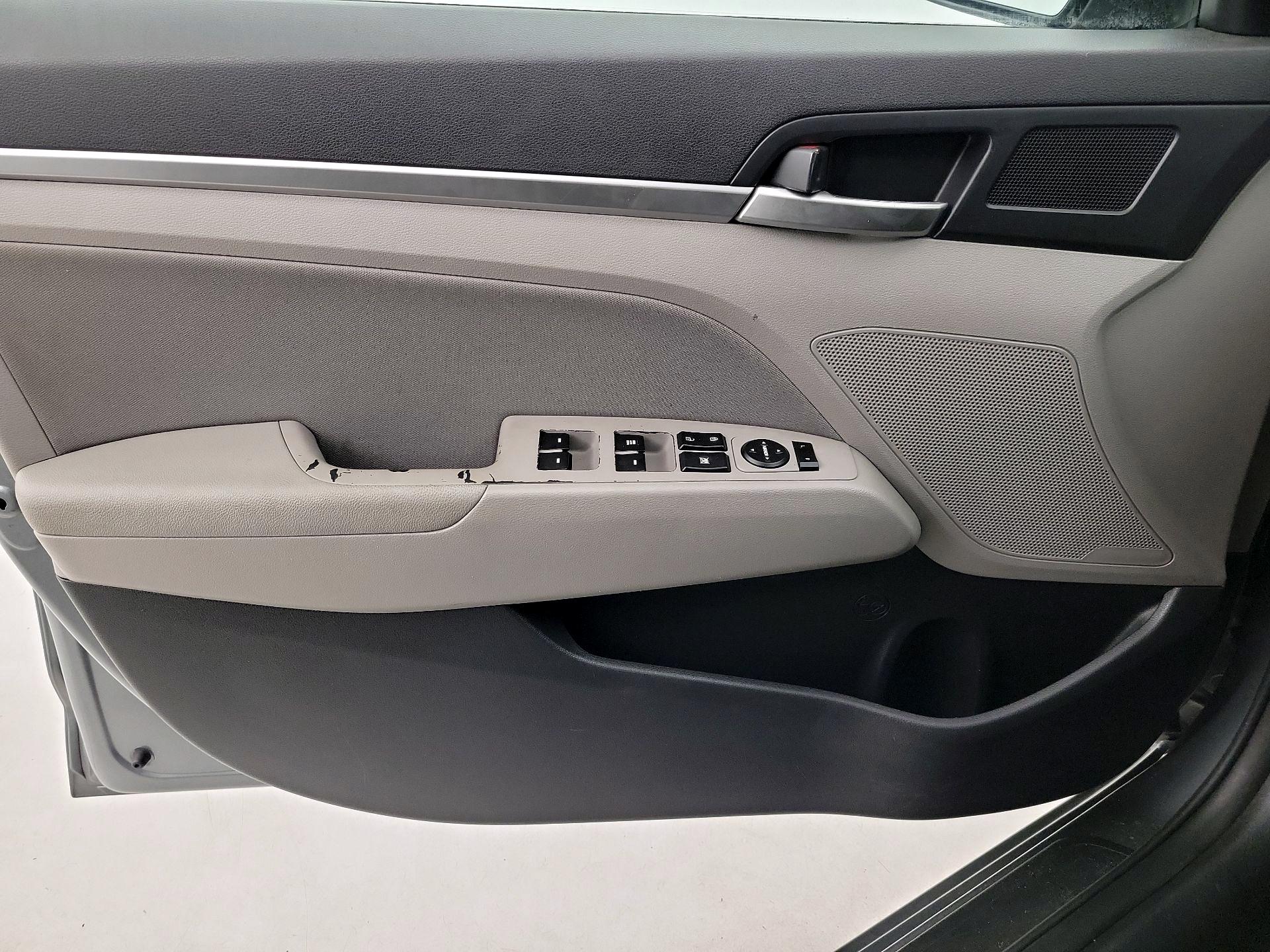Thumbnail: 2019 Hyundai Elantra - 12