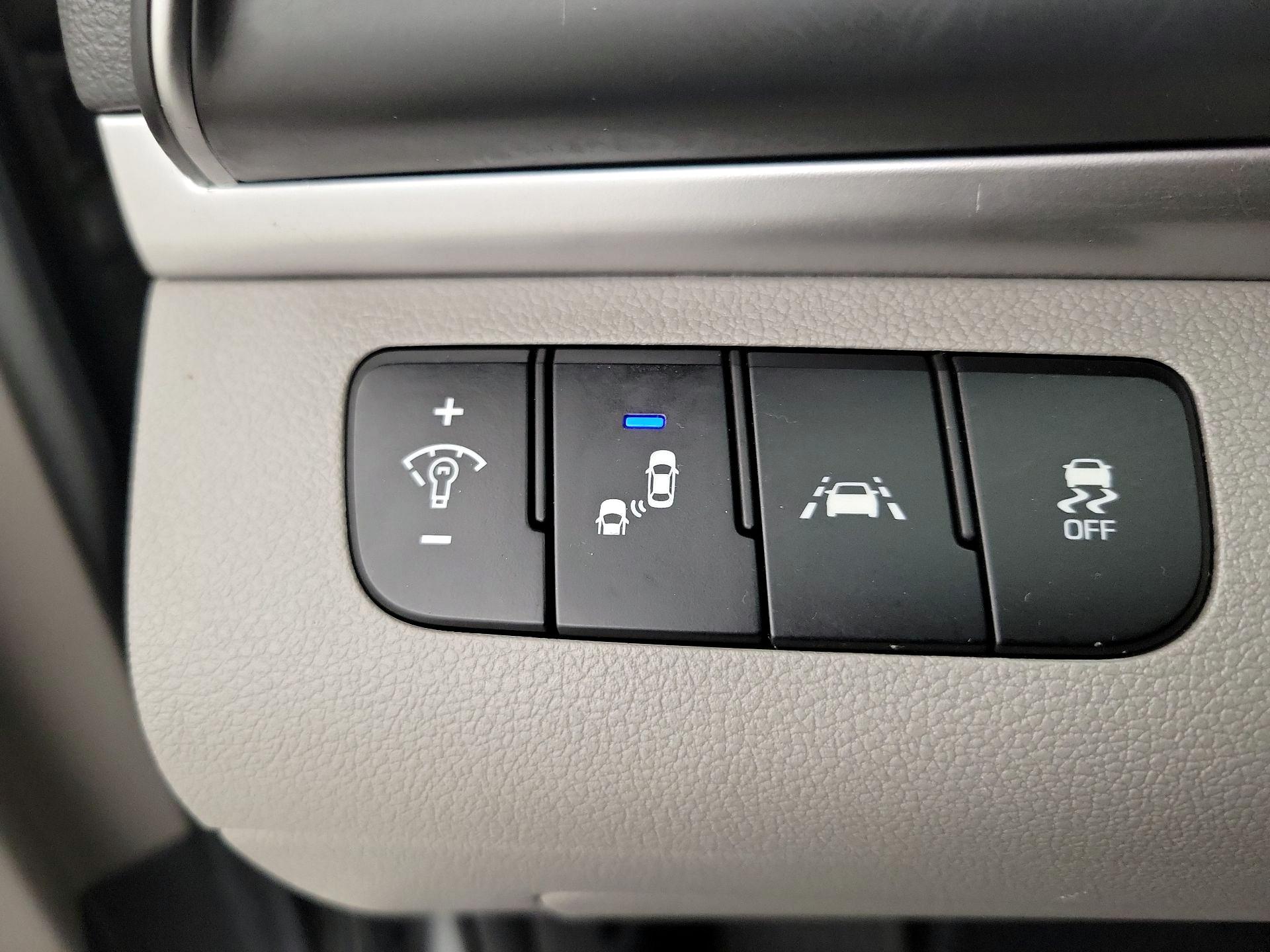 Thumbnail: 2019 Hyundai Elantra - 13