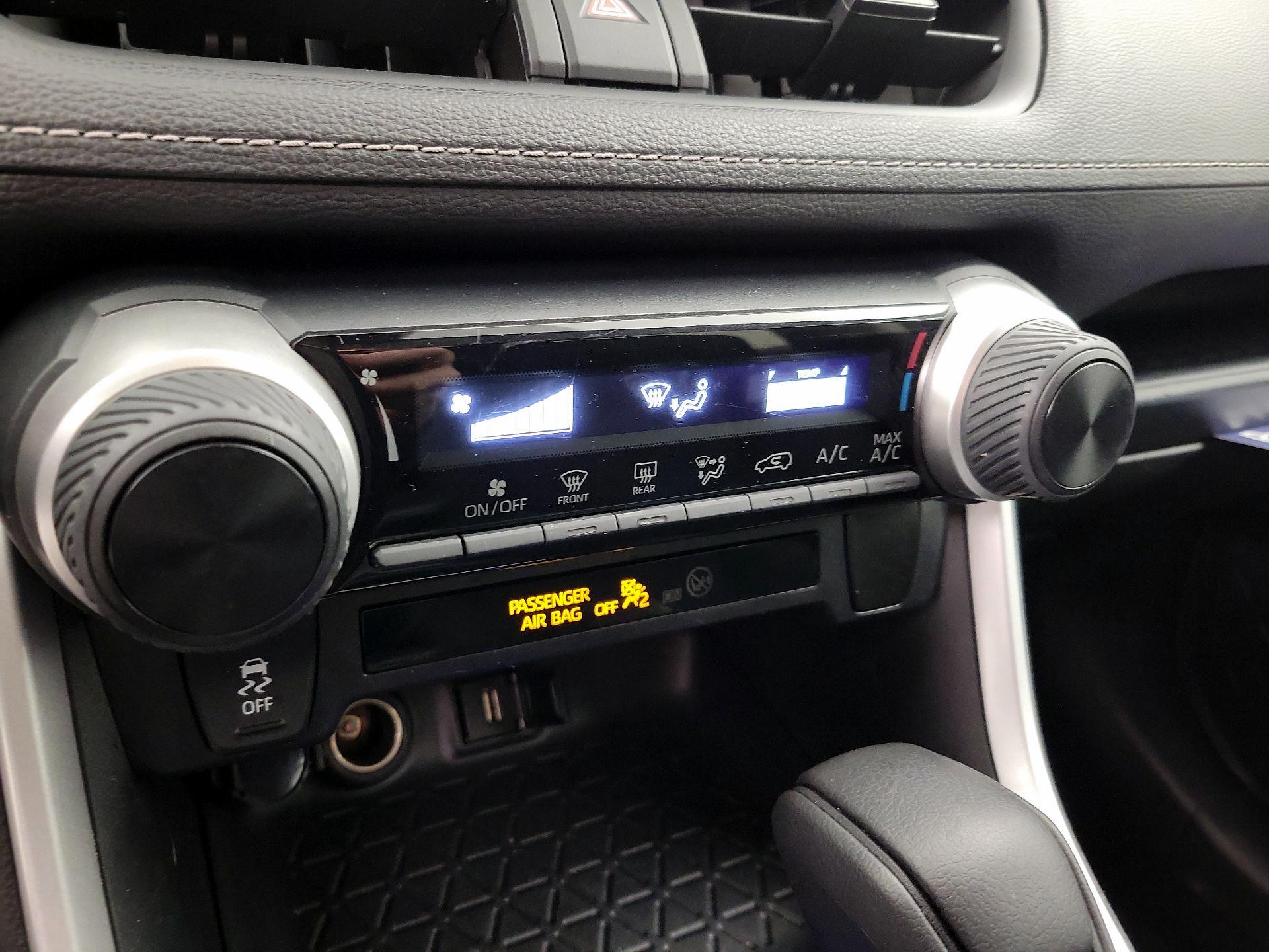 Thumbnail: 2020 Toyota RAV4 - 16