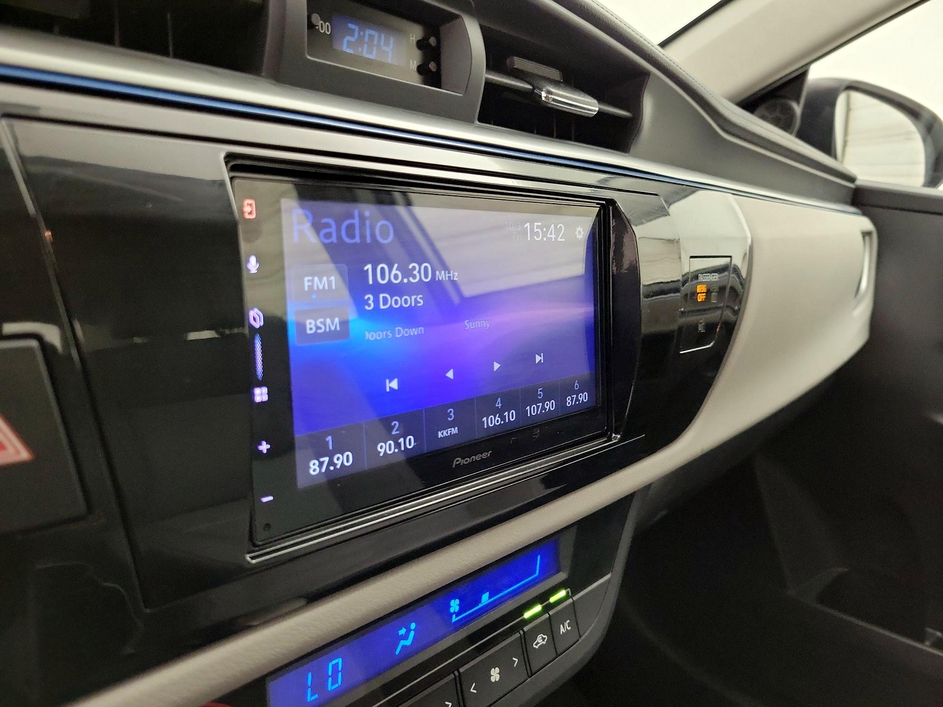 Thumbnail: 2015 Toyota Corolla - 15