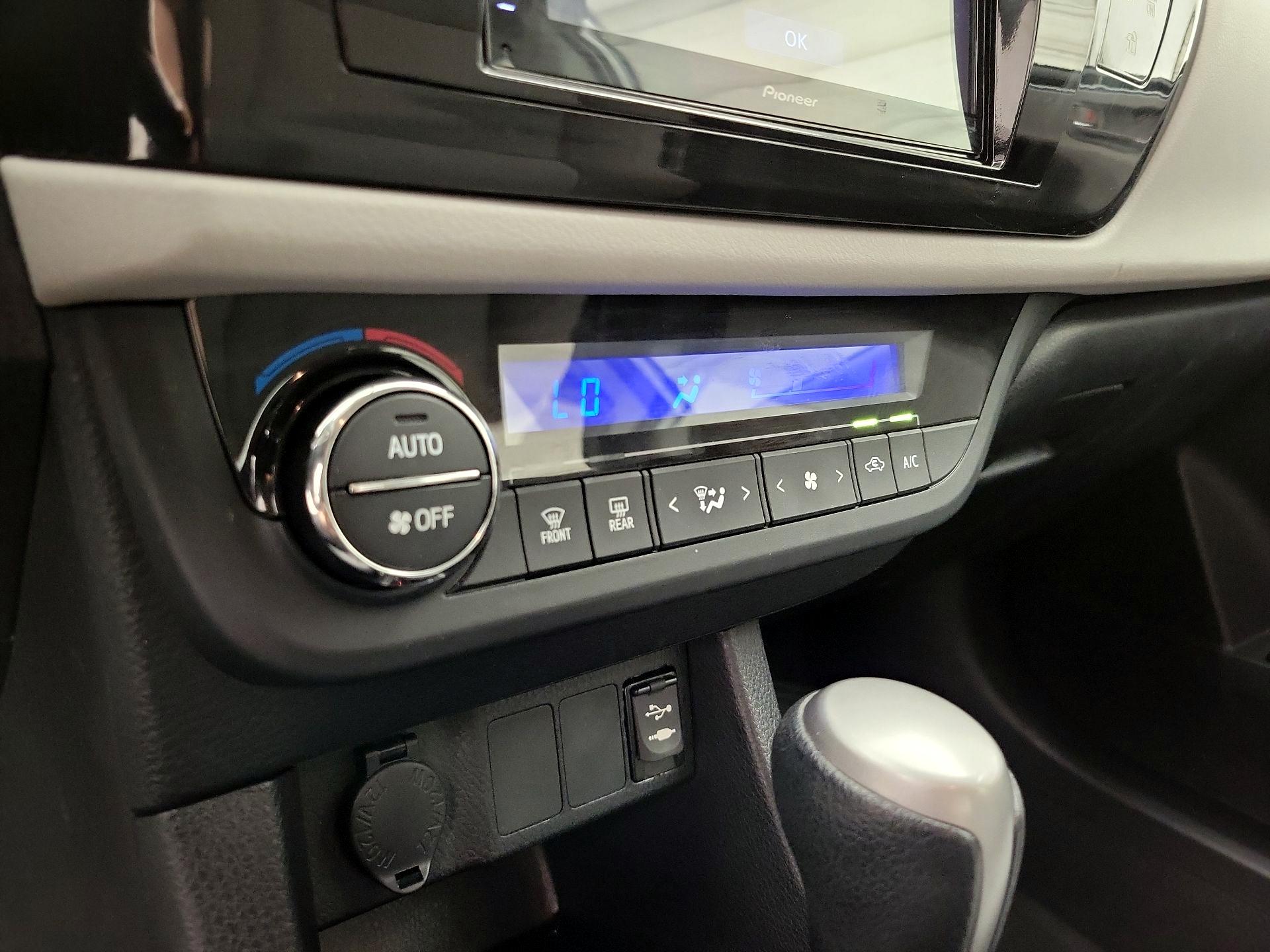 Thumbnail: 2015 Toyota Corolla - 16