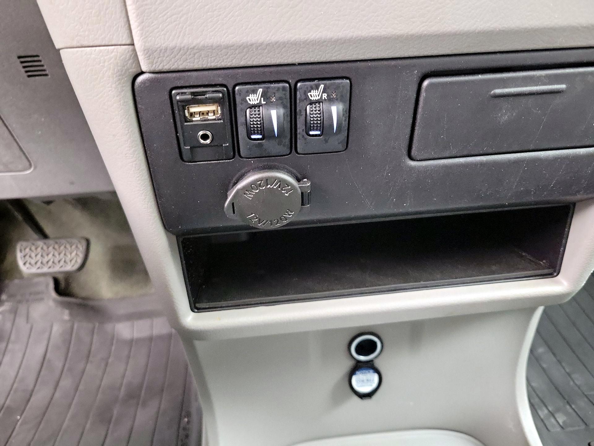 Thumbnail: 2017 Toyota Sienna - 18