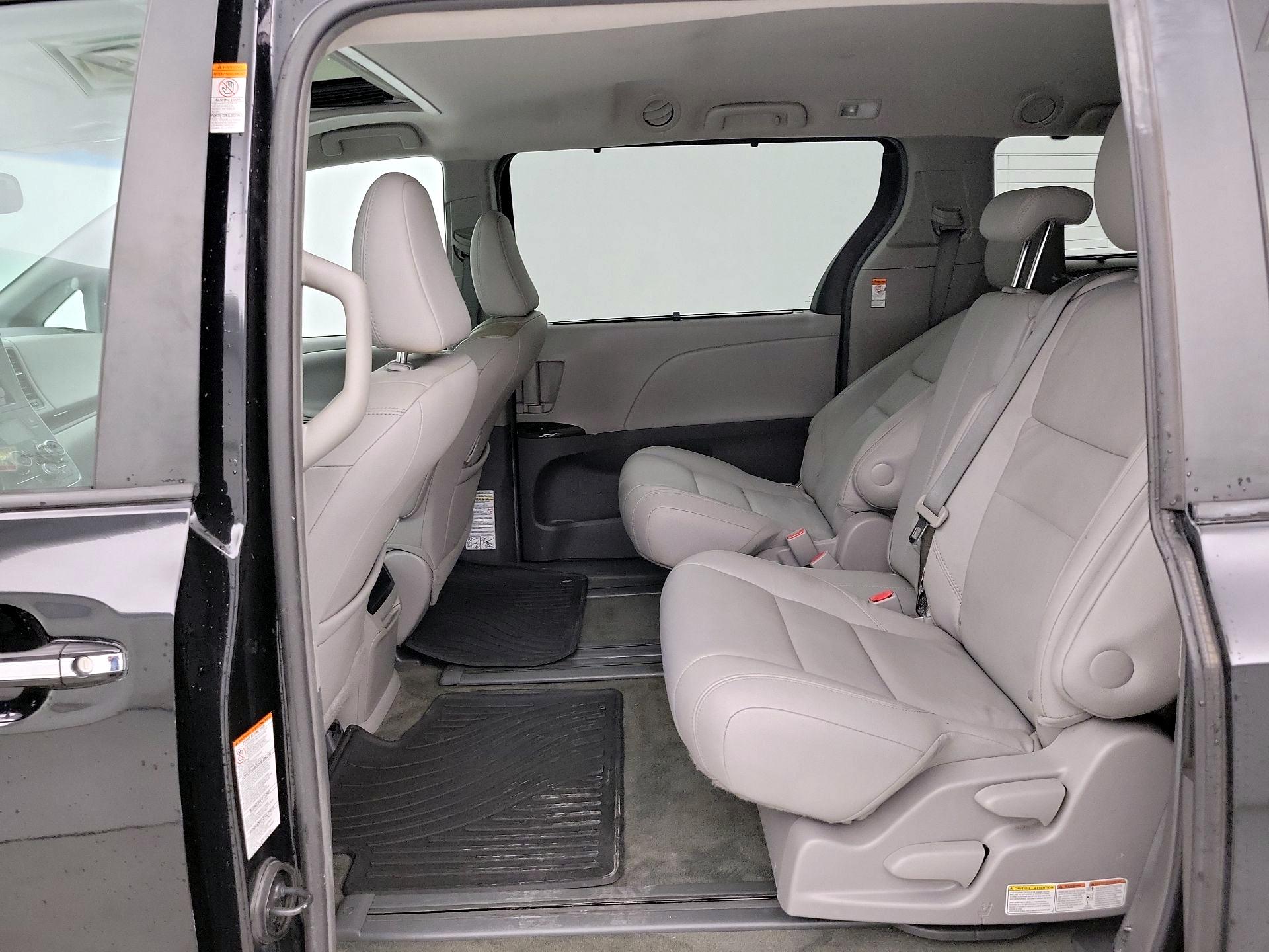 Thumbnail: 2017 Toyota Sienna - 20