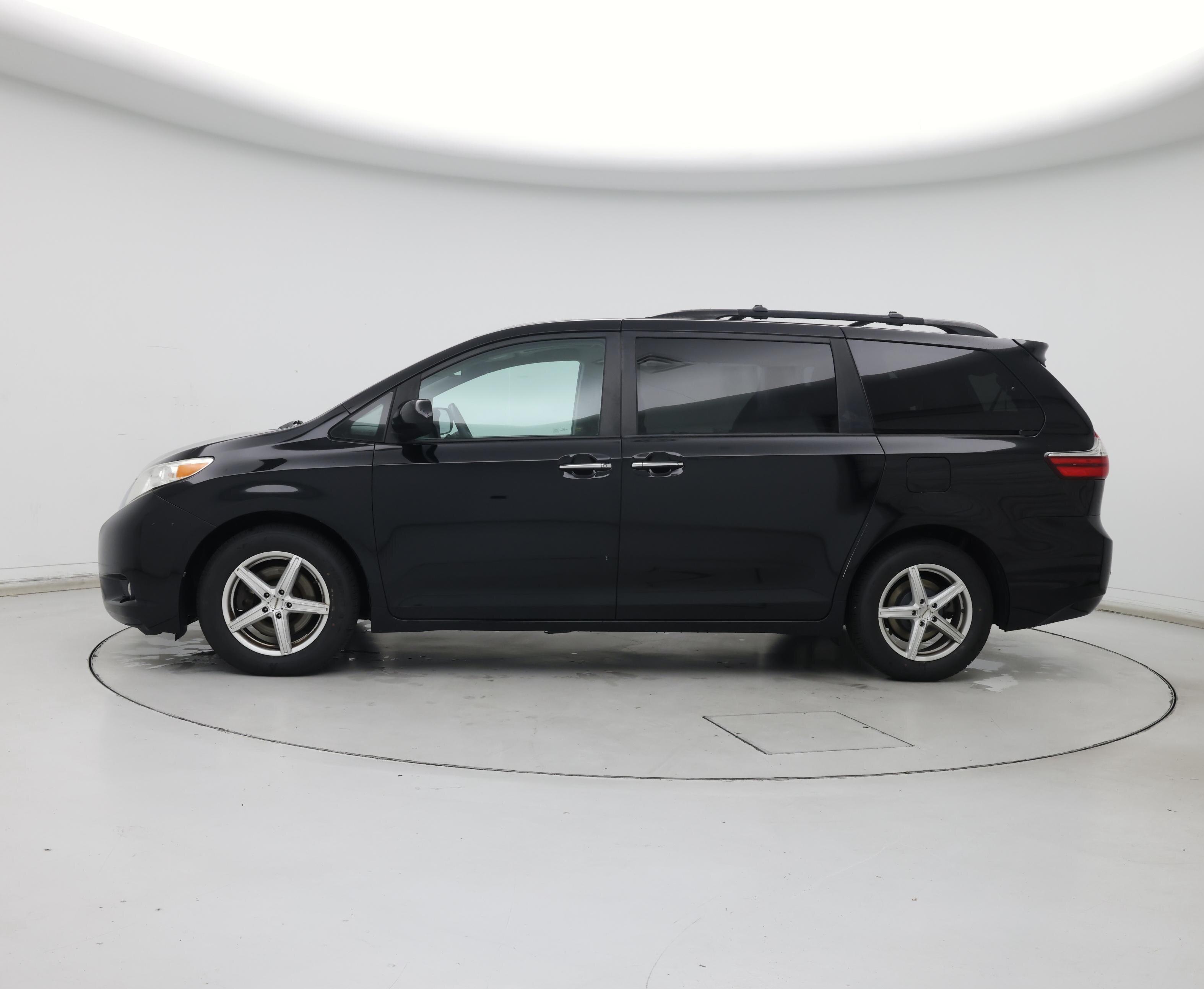 Thumbnail: 2017 Toyota Sienna - 3