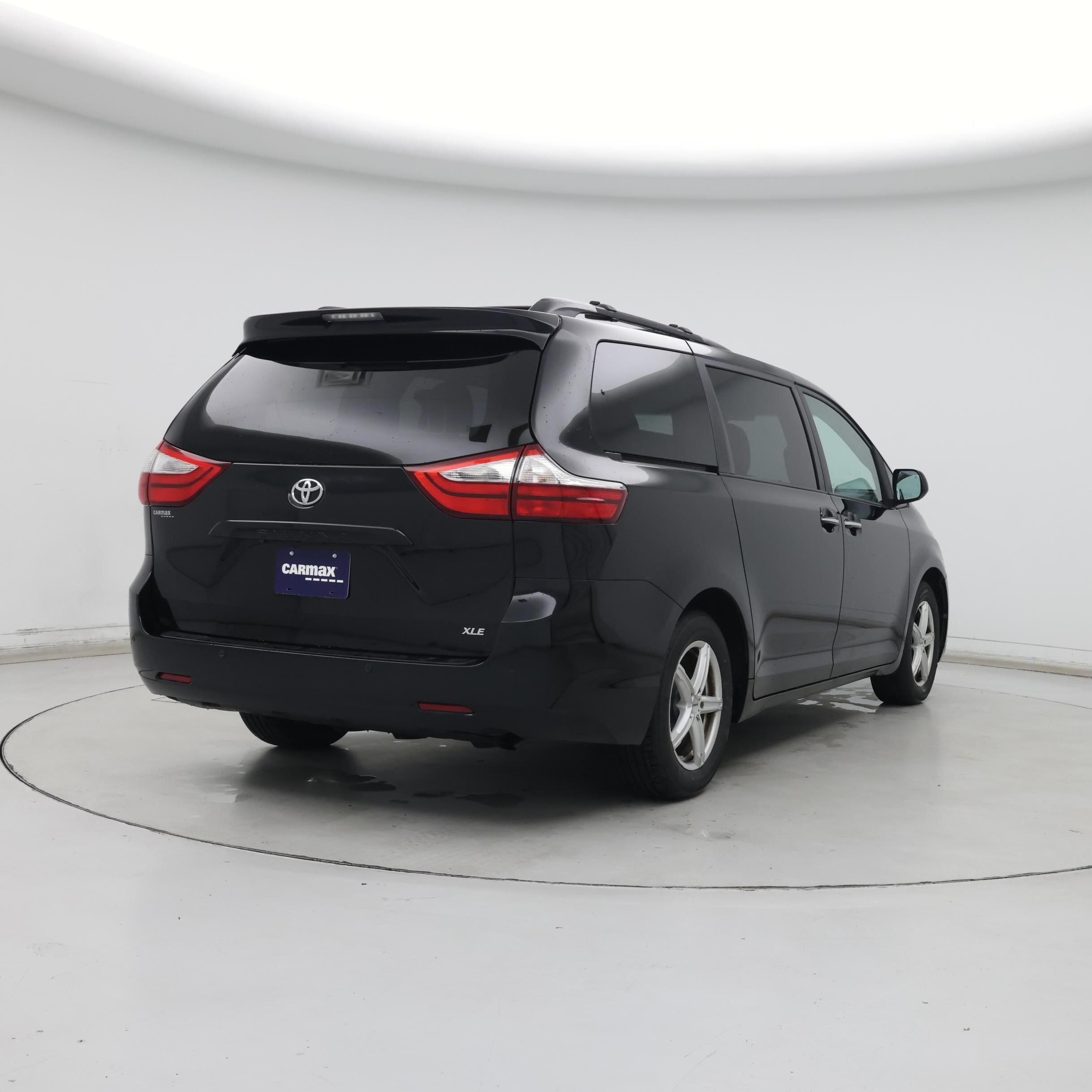 Thumbnail: 2017 Toyota Sienna - 8