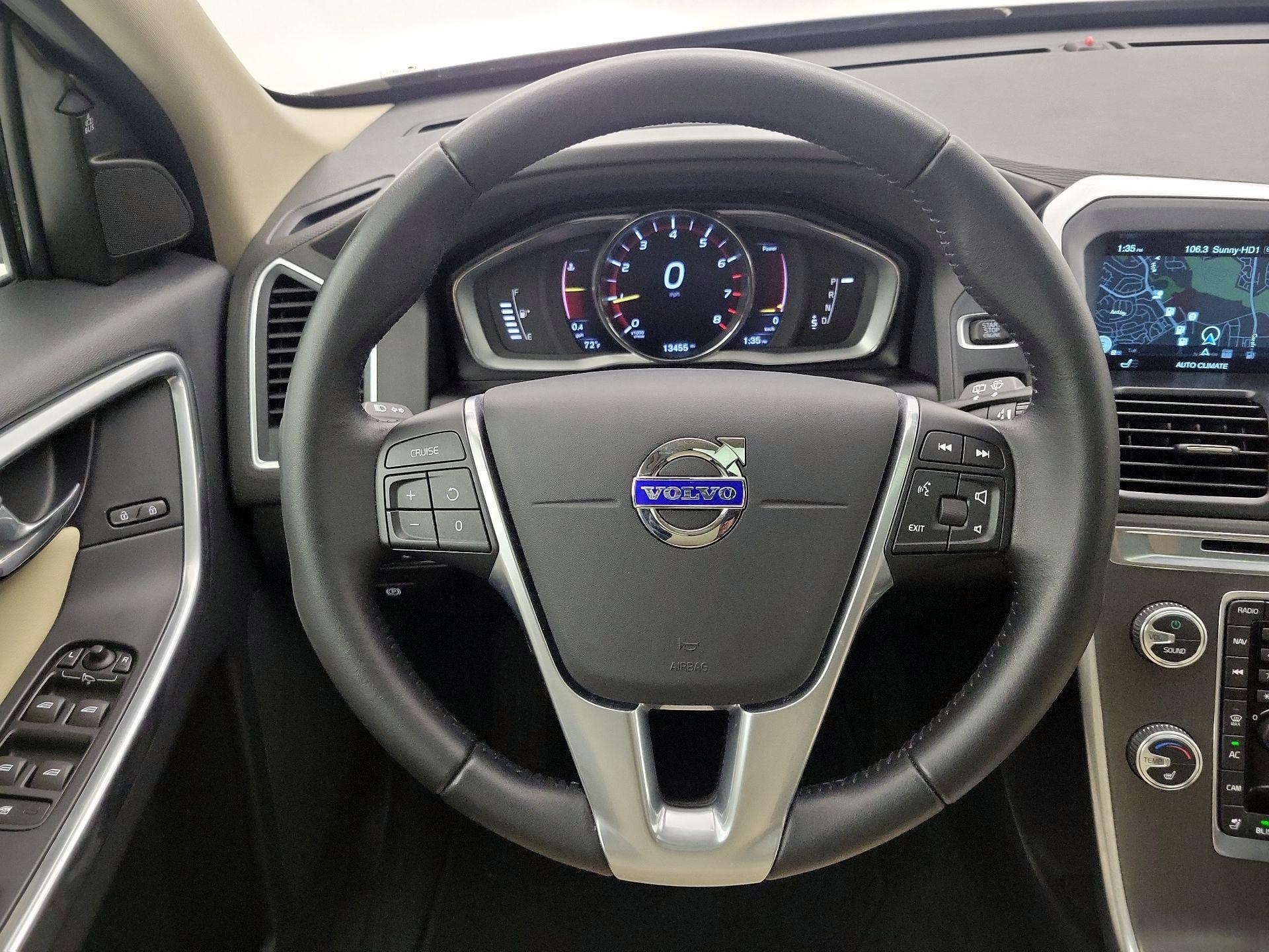 Thumbnail: 2016 Volvo XC60 - 10