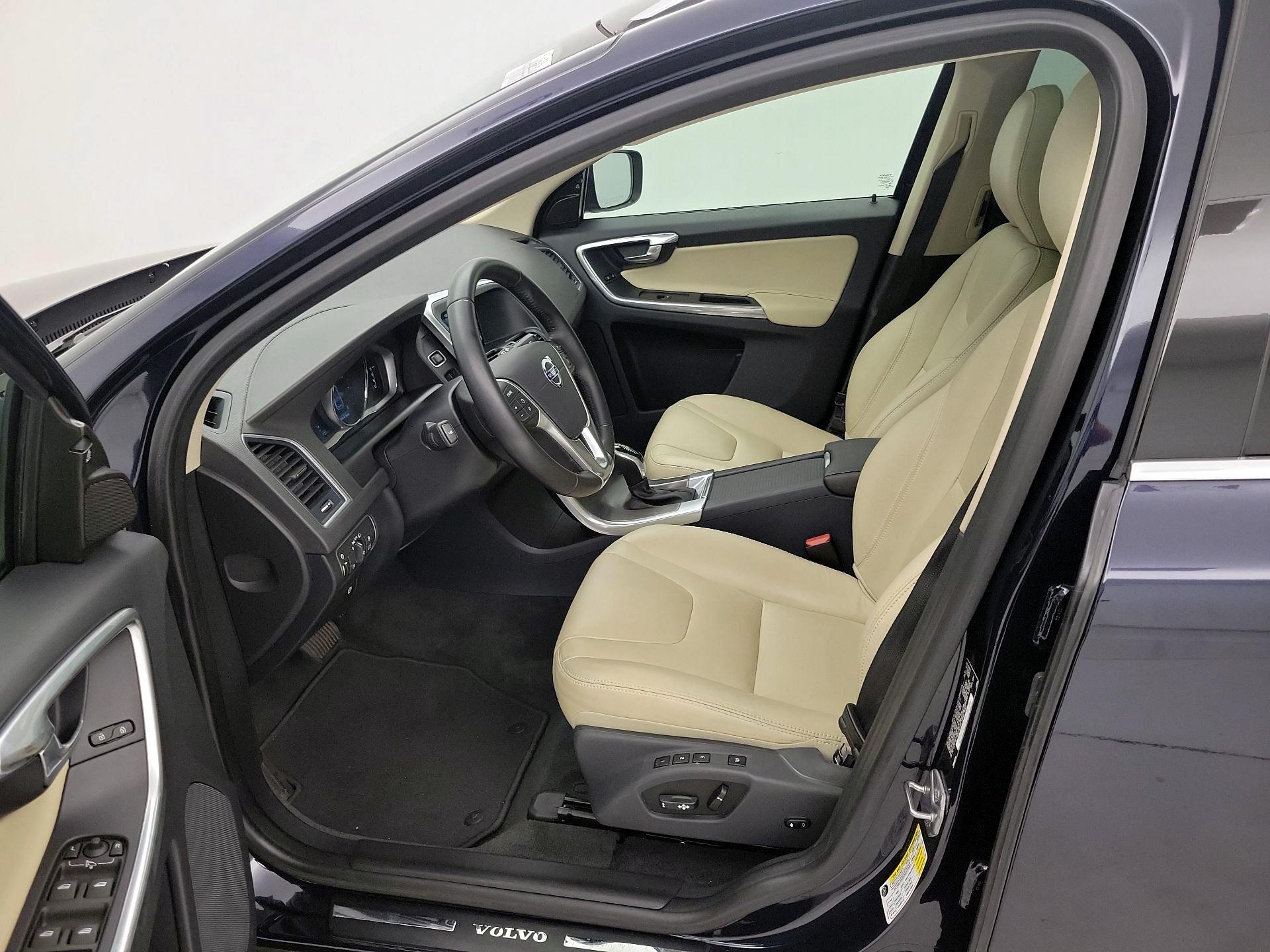 Thumbnail: 2016 Volvo XC60 - 11