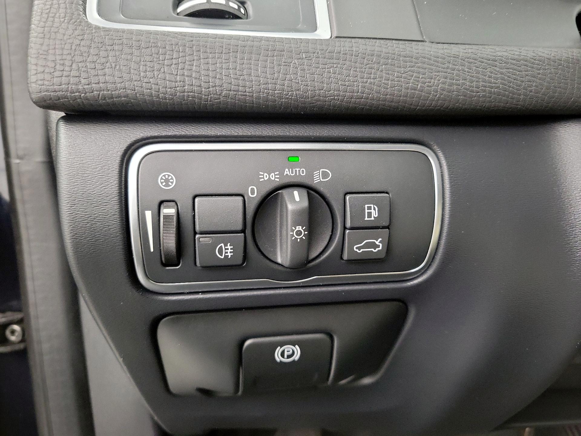 Thumbnail: 2016 Volvo XC60 - 13
