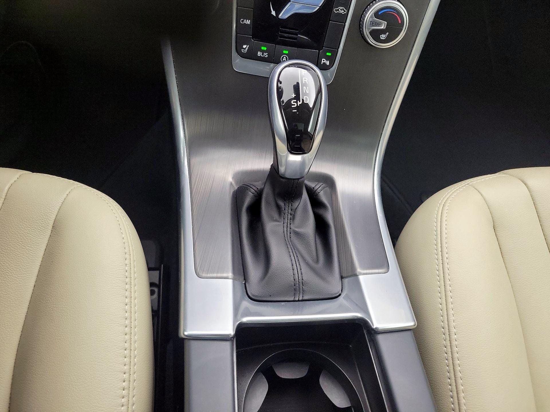 Thumbnail: 2016 Volvo XC60 - 18