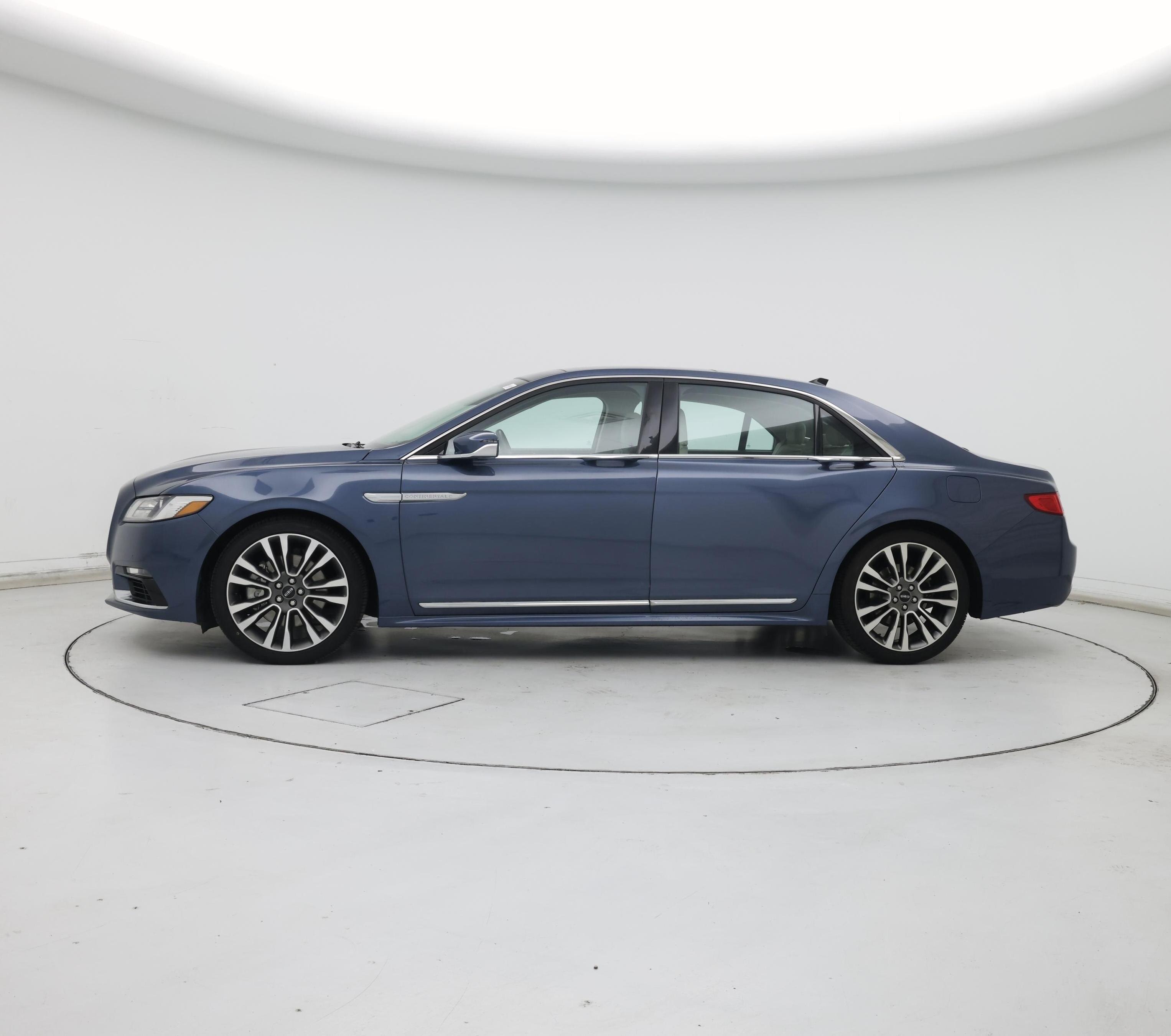 Thumbnail: 2018 Lincoln Continental - 3