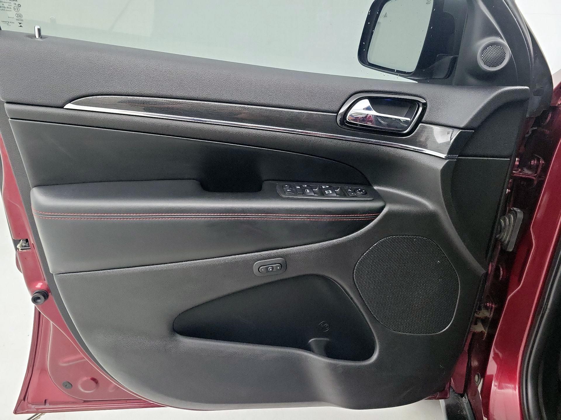 Thumbnail: 2019 Jeep Grand Cherokee - 12