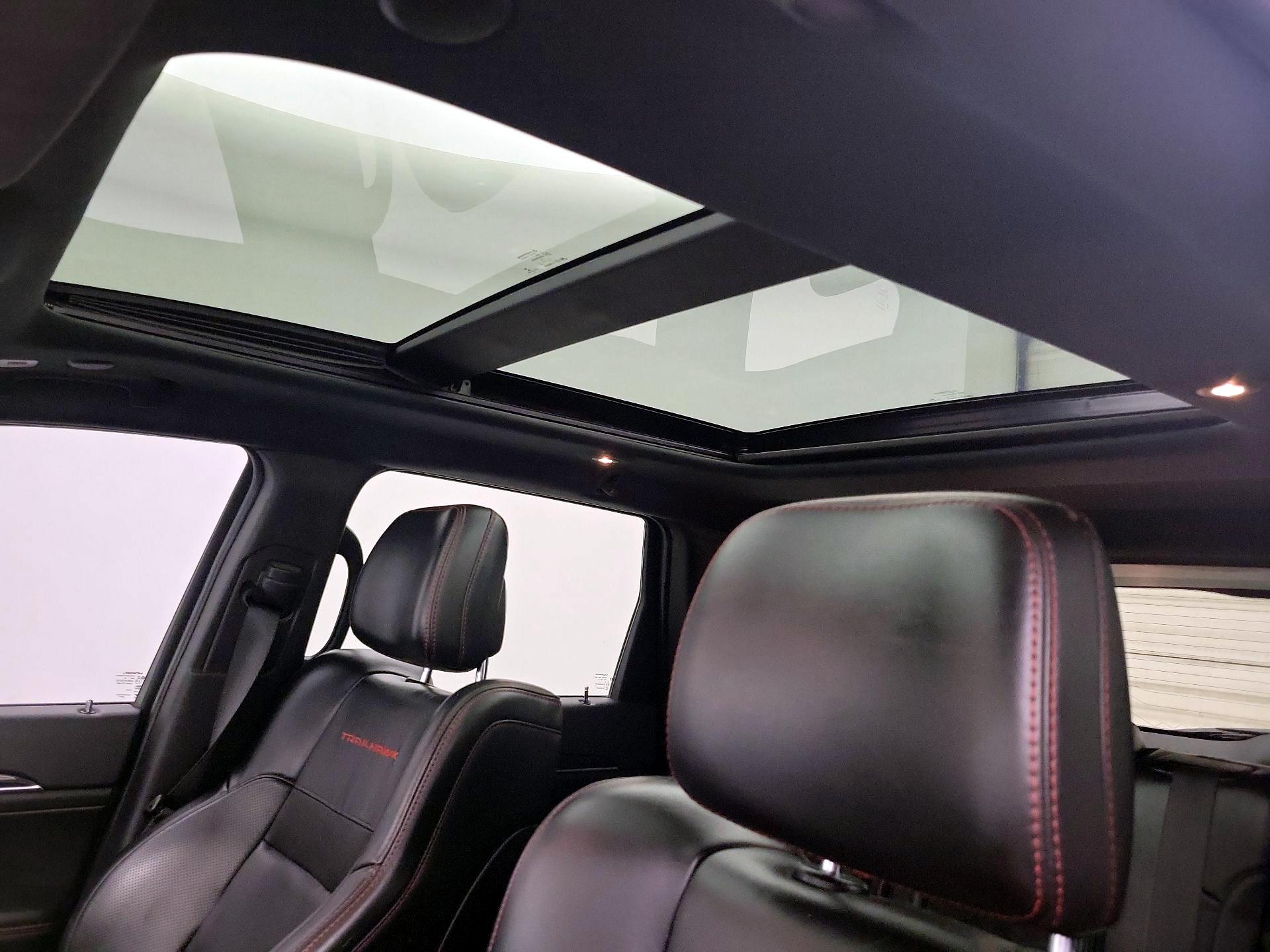 Thumbnail: 2019 Jeep Grand Cherokee - 20