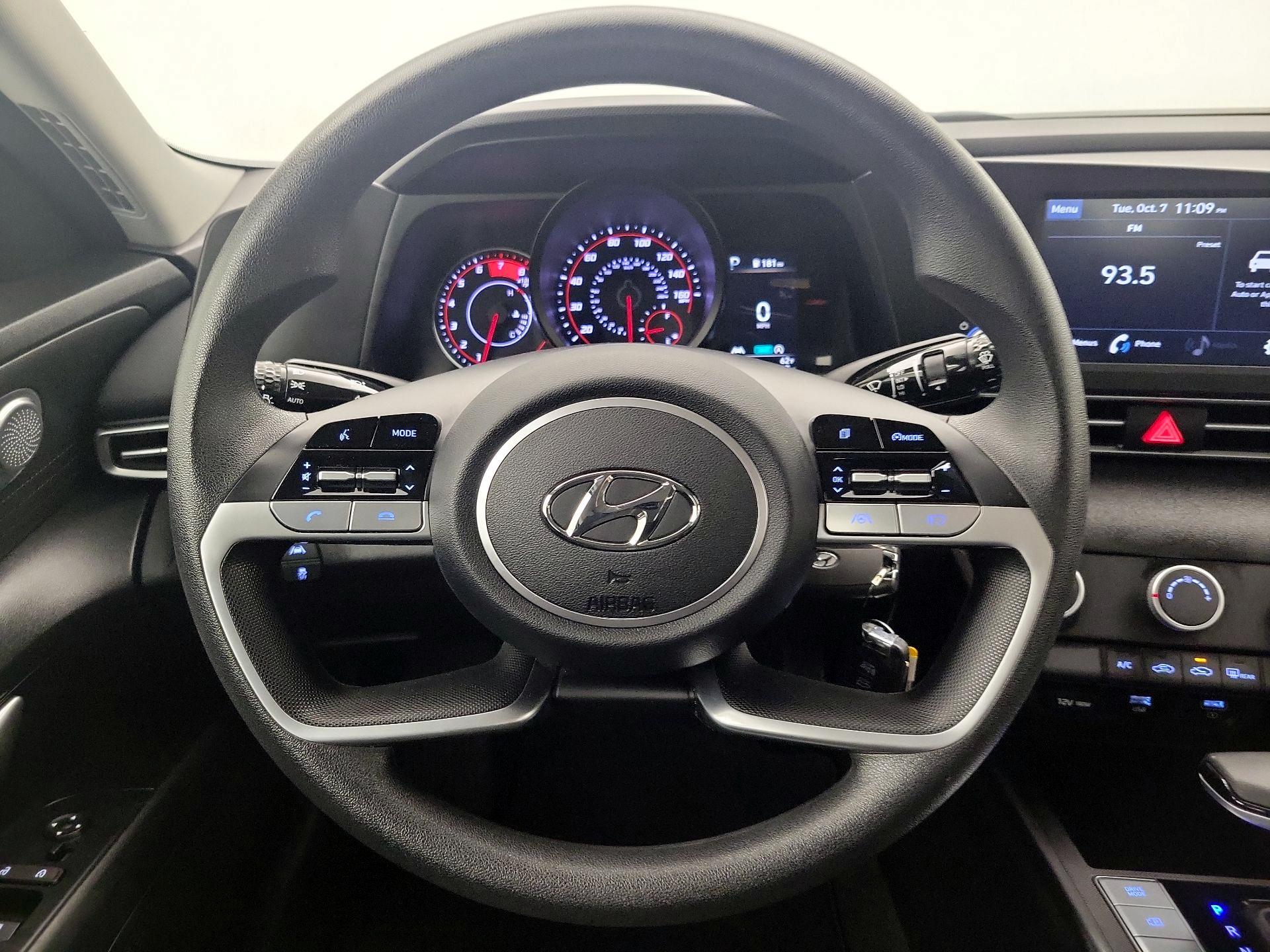 Thumbnail: 2021 Hyundai Elantra - 10