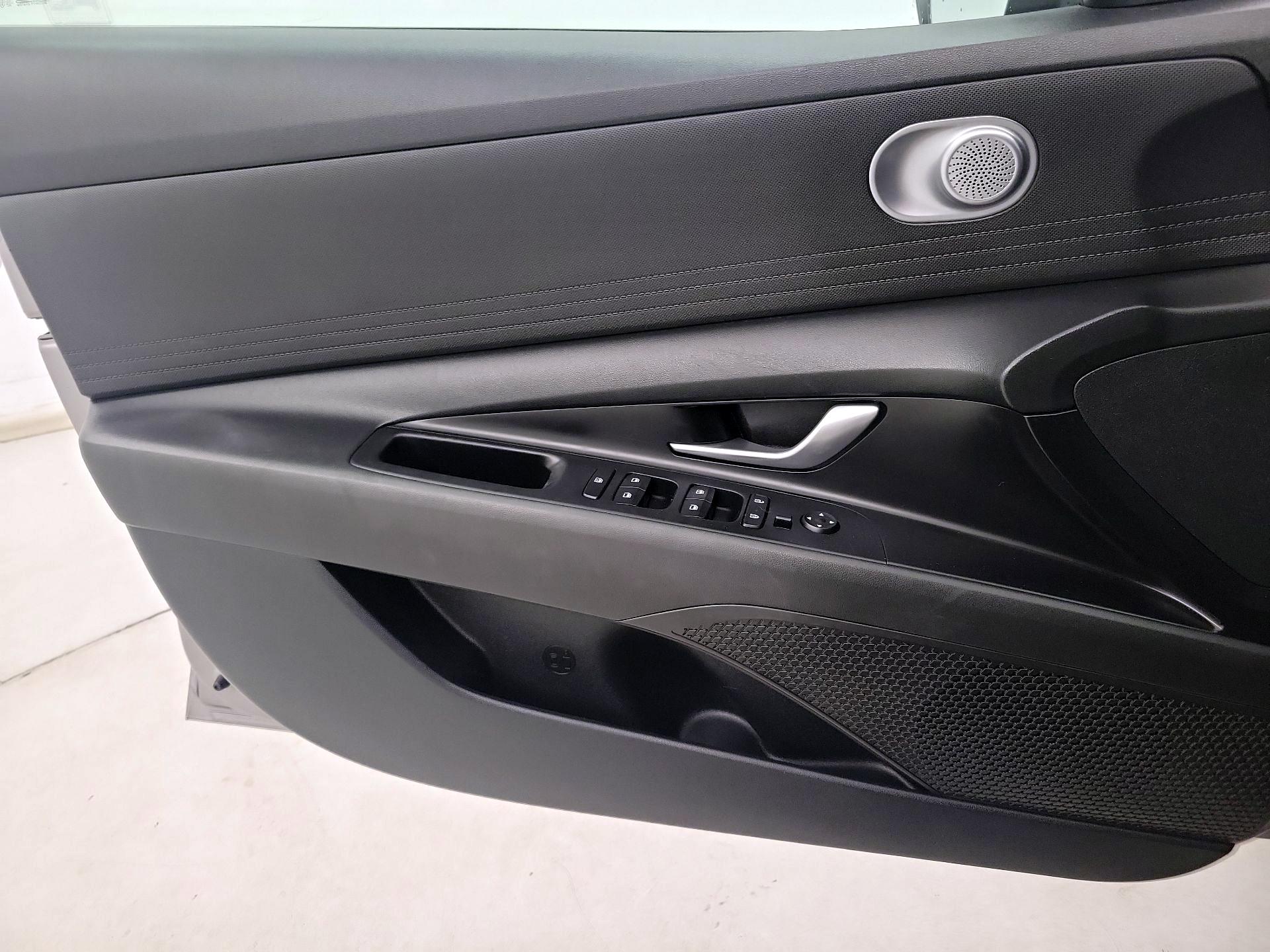 Thumbnail: 2021 Hyundai Elantra - 12