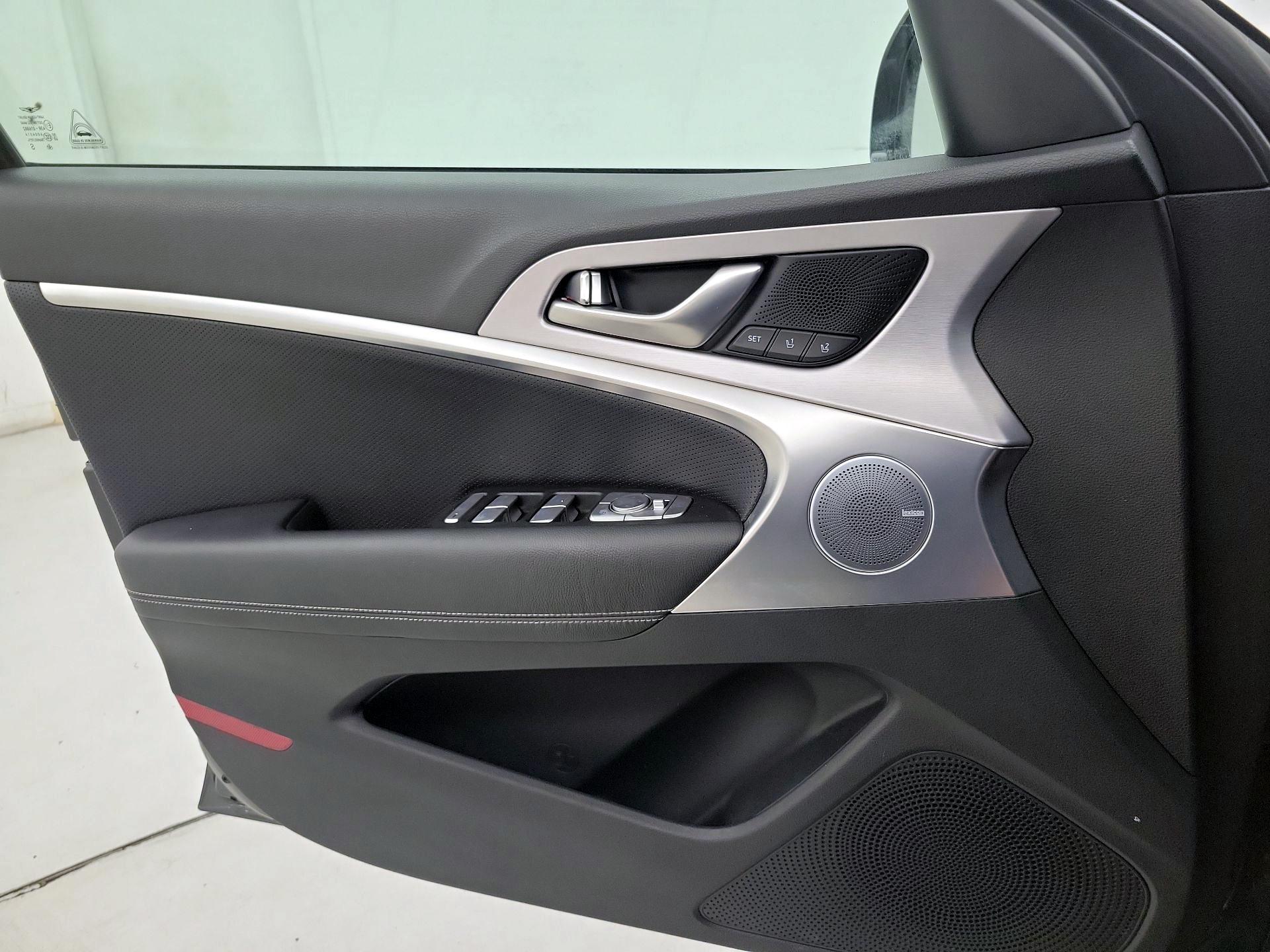 Thumbnail: 2019 Genesis G70 - 12