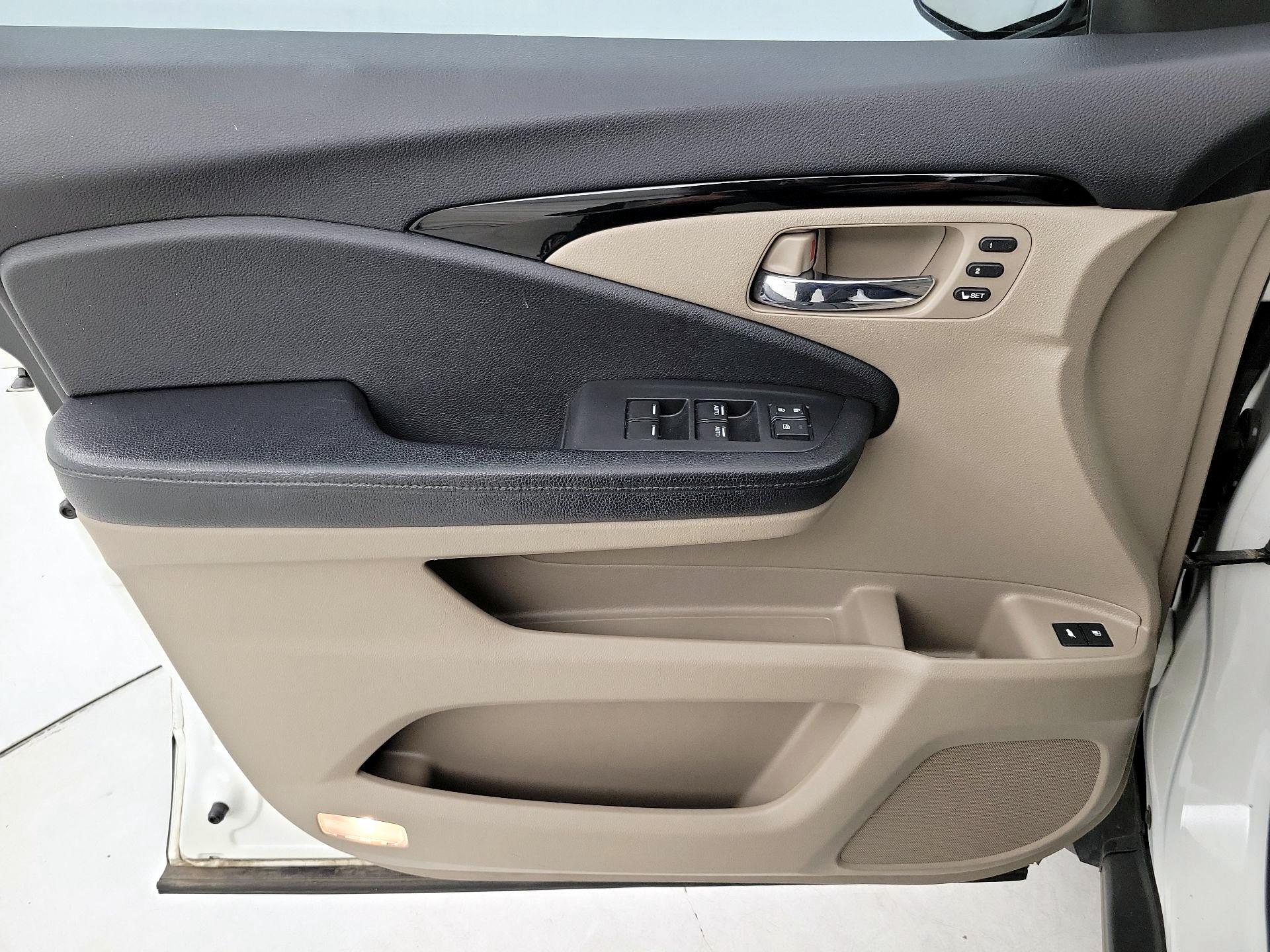 Thumbnail: 2018 Honda Pilot - 12