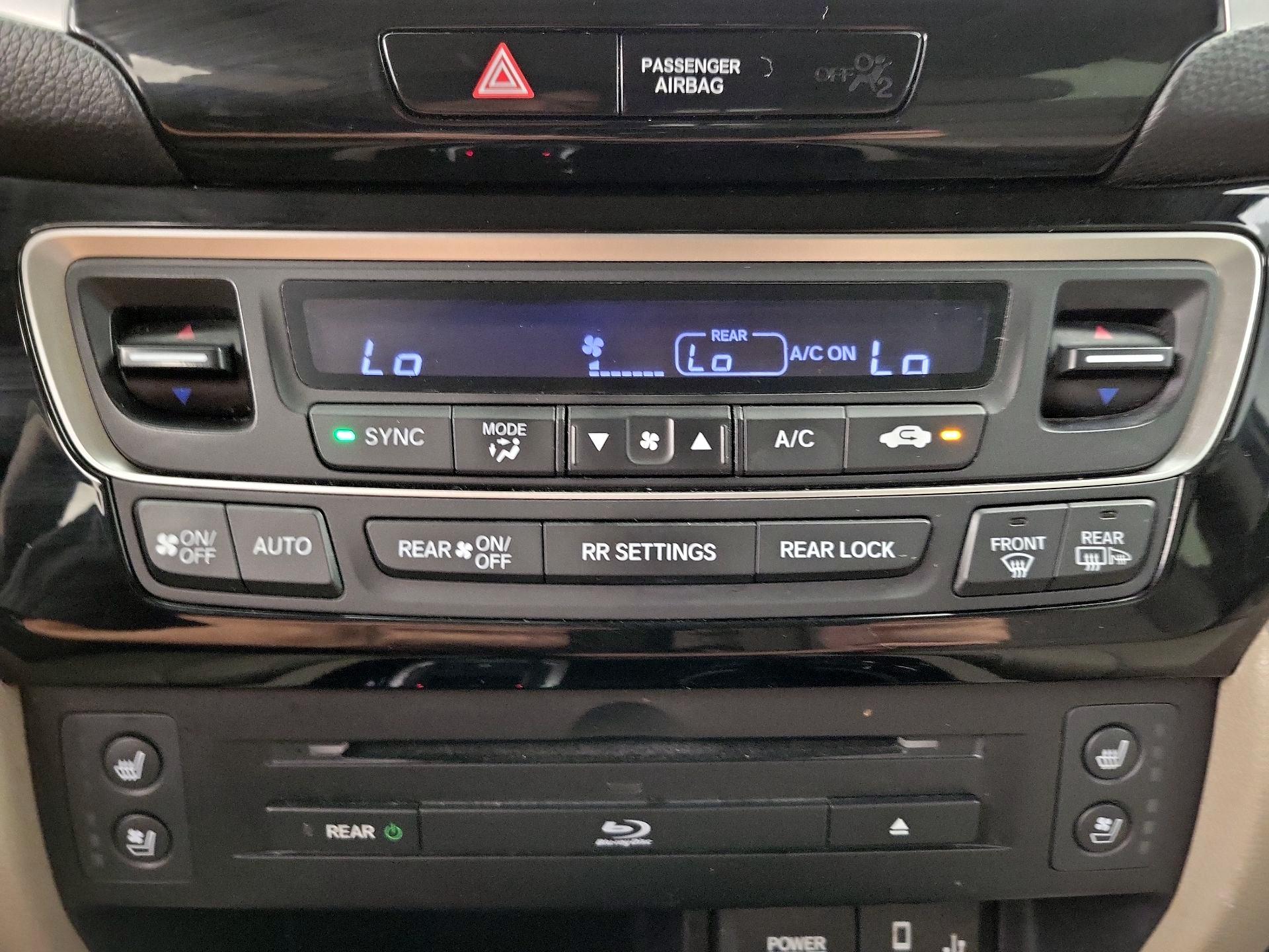 Thumbnail: 2018 Honda Pilot - 16