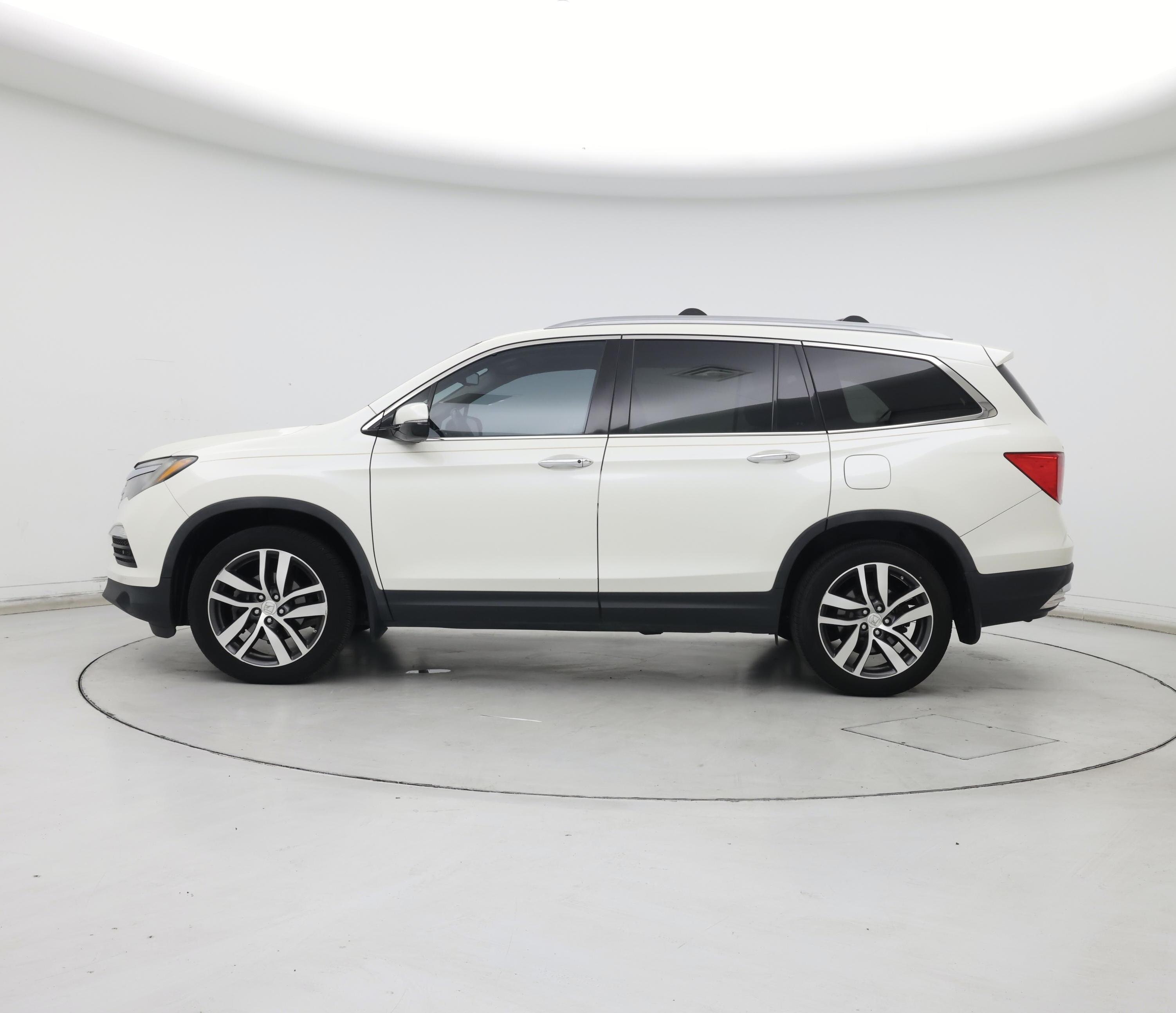 Thumbnail: 2018 Honda Pilot - 3