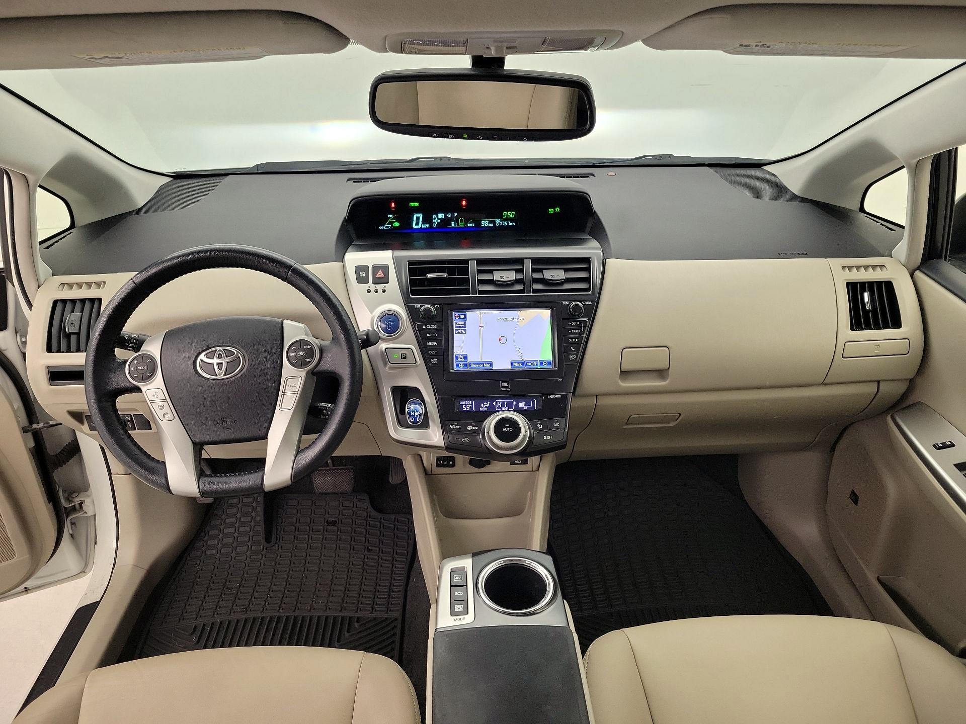 Thumbnail: 2014 Toyota Prius v - 9