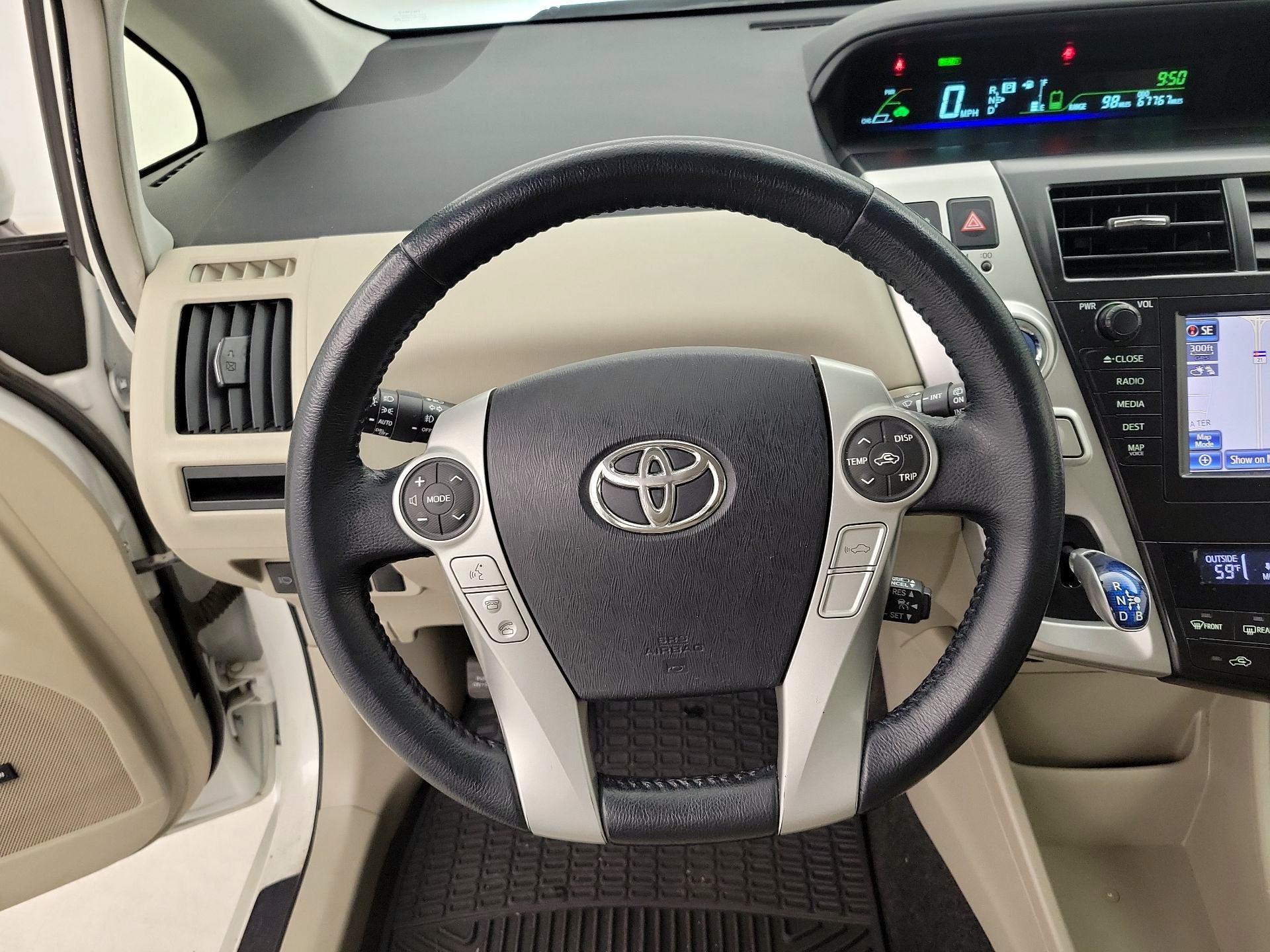 Thumbnail: 2014 Toyota Prius v - 10