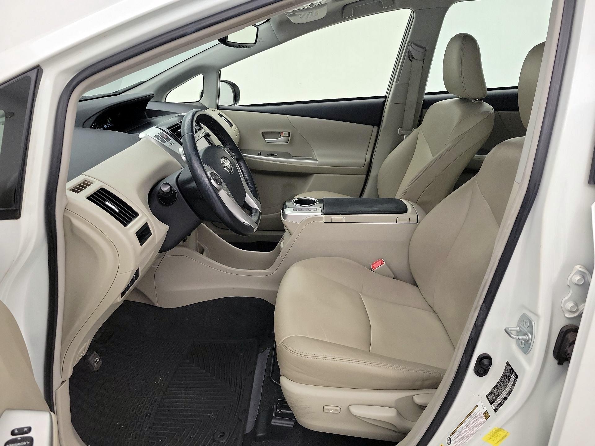 Thumbnail: 2014 Toyota Prius v - 11