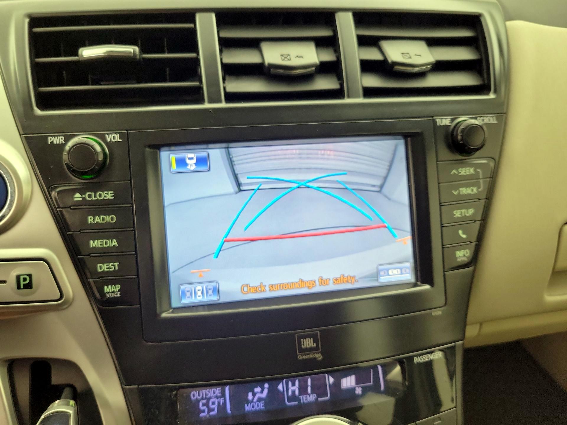 Thumbnail: 2014 Toyota Prius v - 15