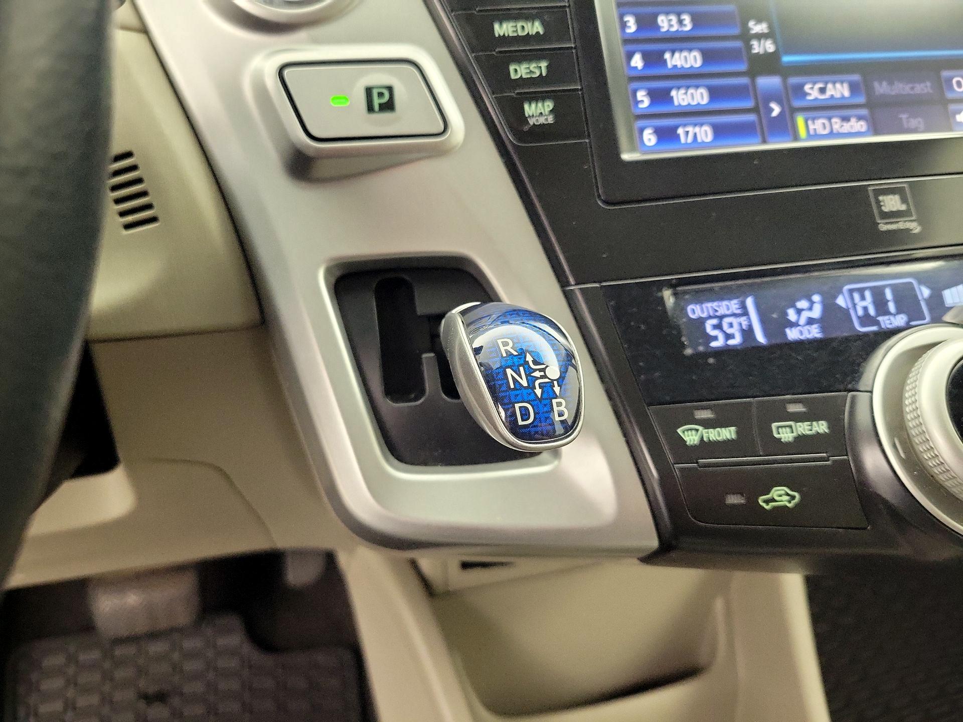 Thumbnail: 2014 Toyota Prius v - 18