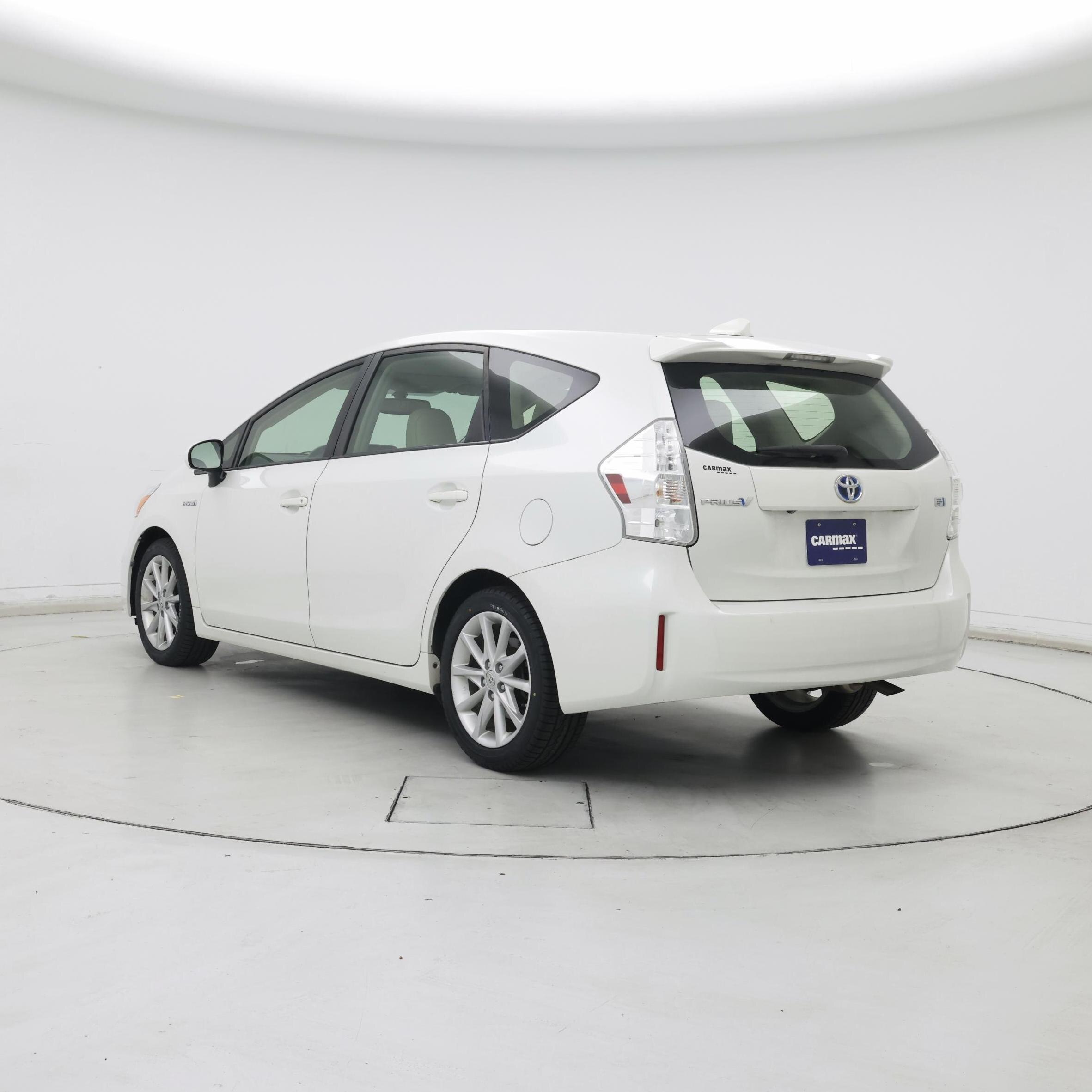 Thumbnail: 2014 Toyota Prius v - 2