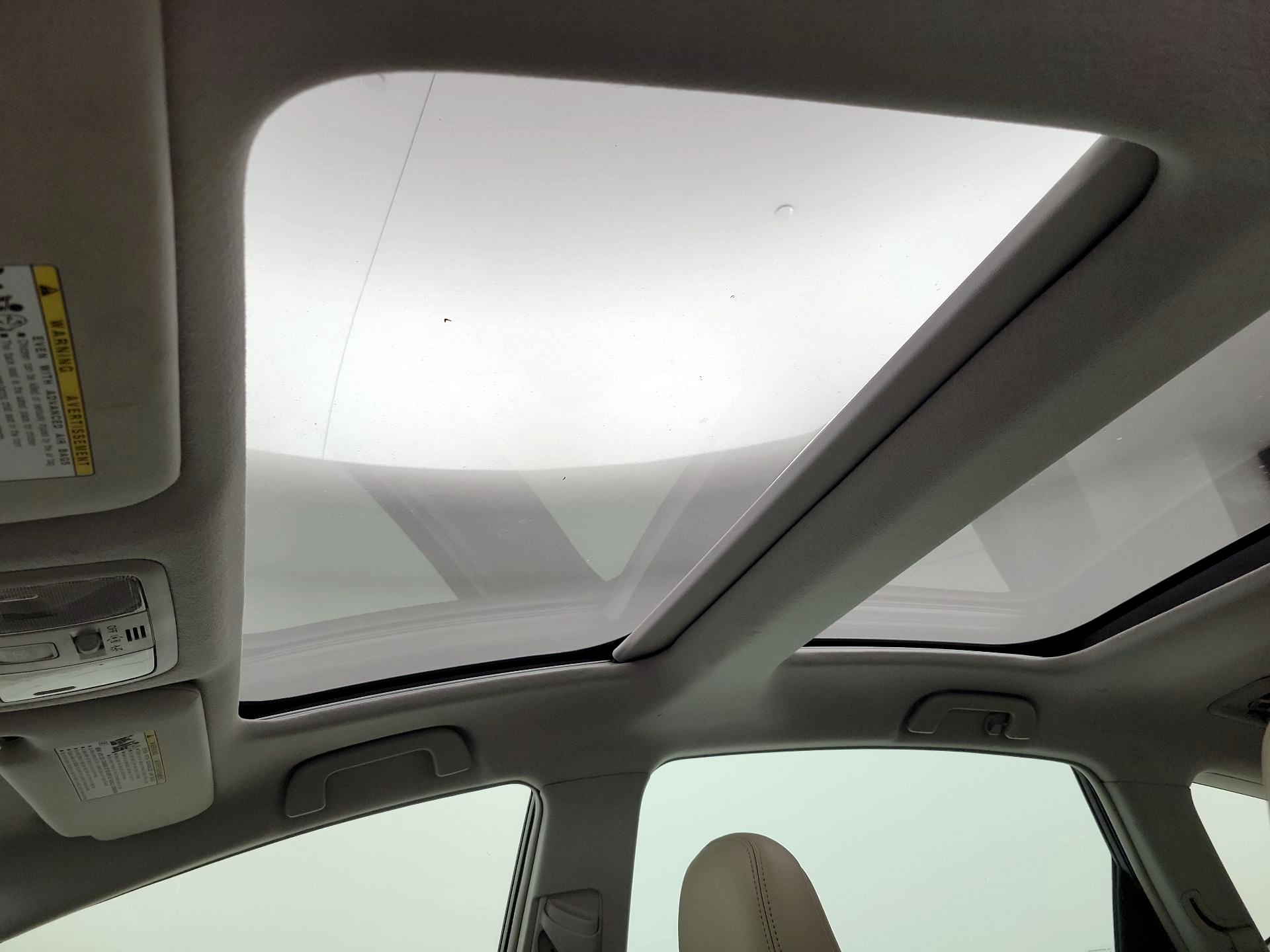 Thumbnail: 2014 Toyota Prius v - 20