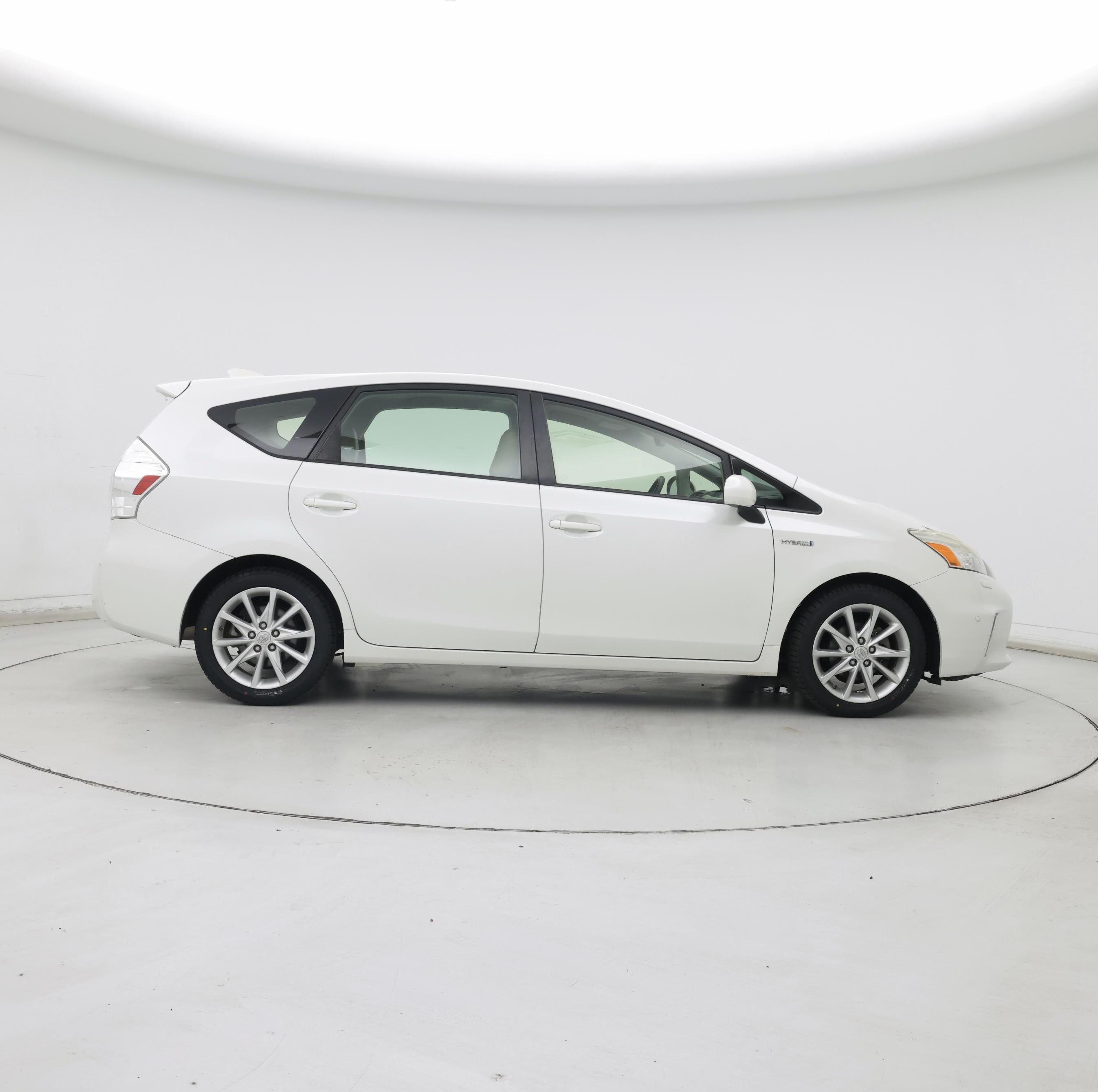 Thumbnail: 2014 Toyota Prius v - 7