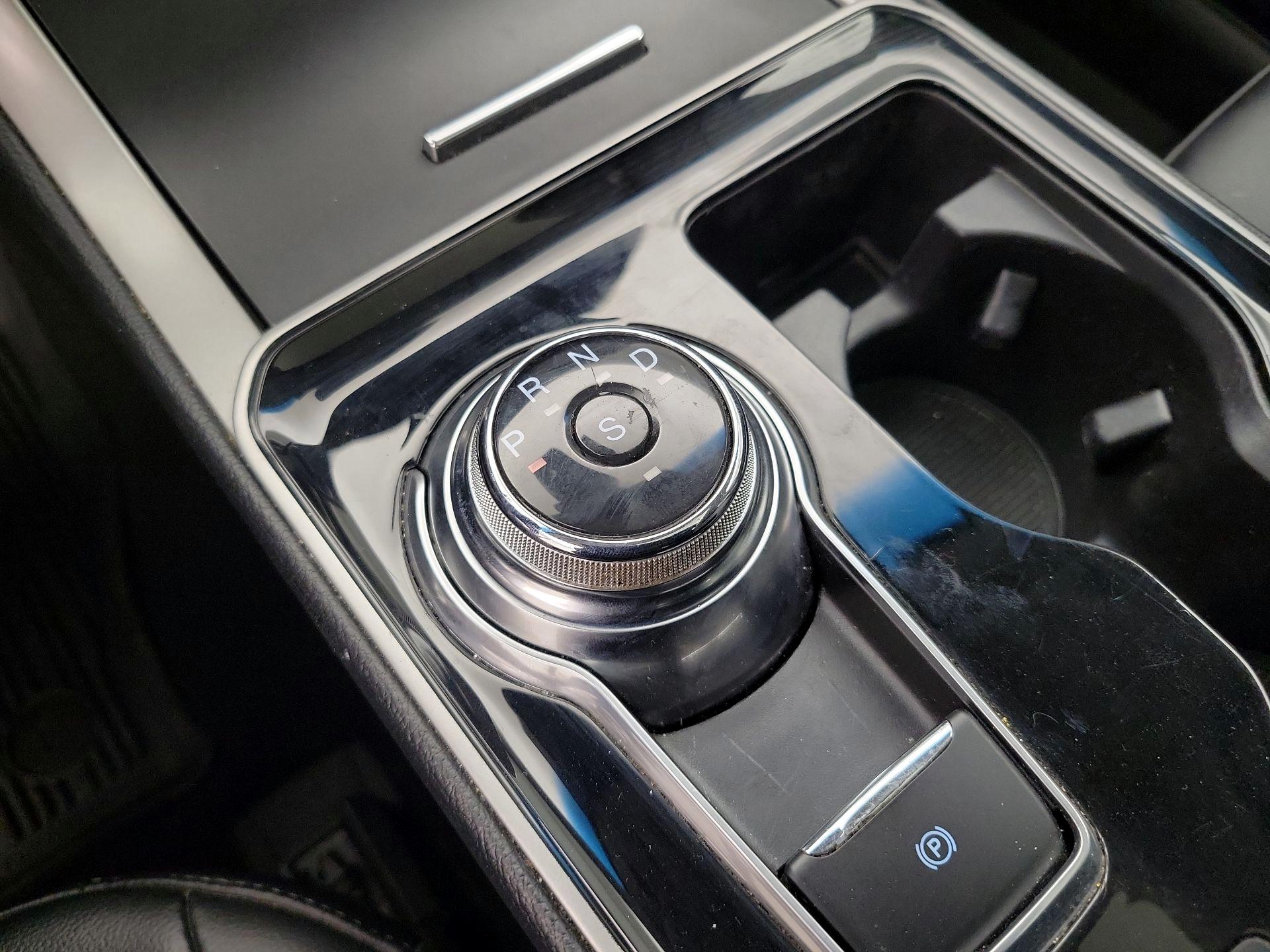 Thumbnail: 2019 Ford Edge - 18