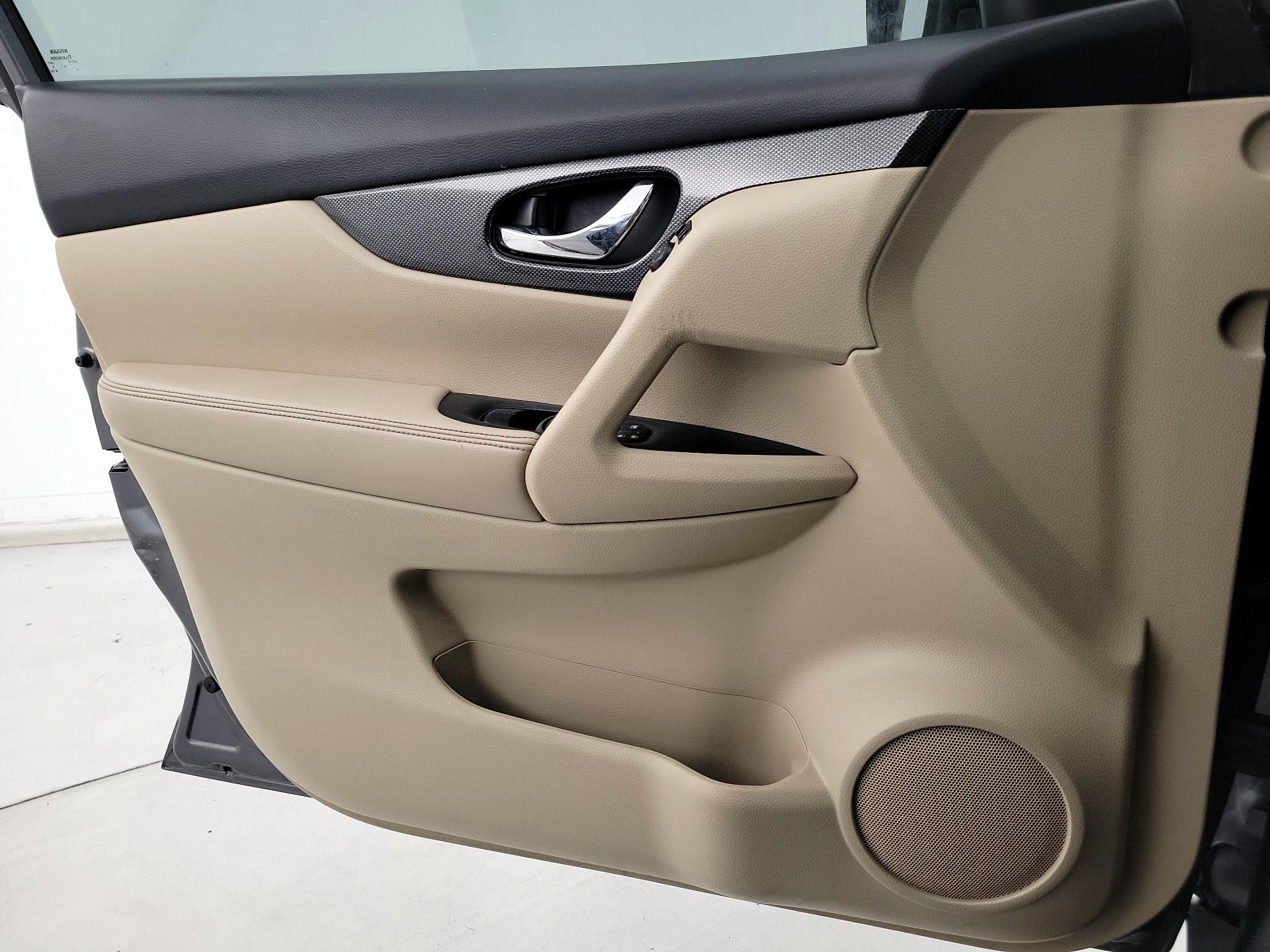 Thumbnail: 2016 Nissan Rogue - 12